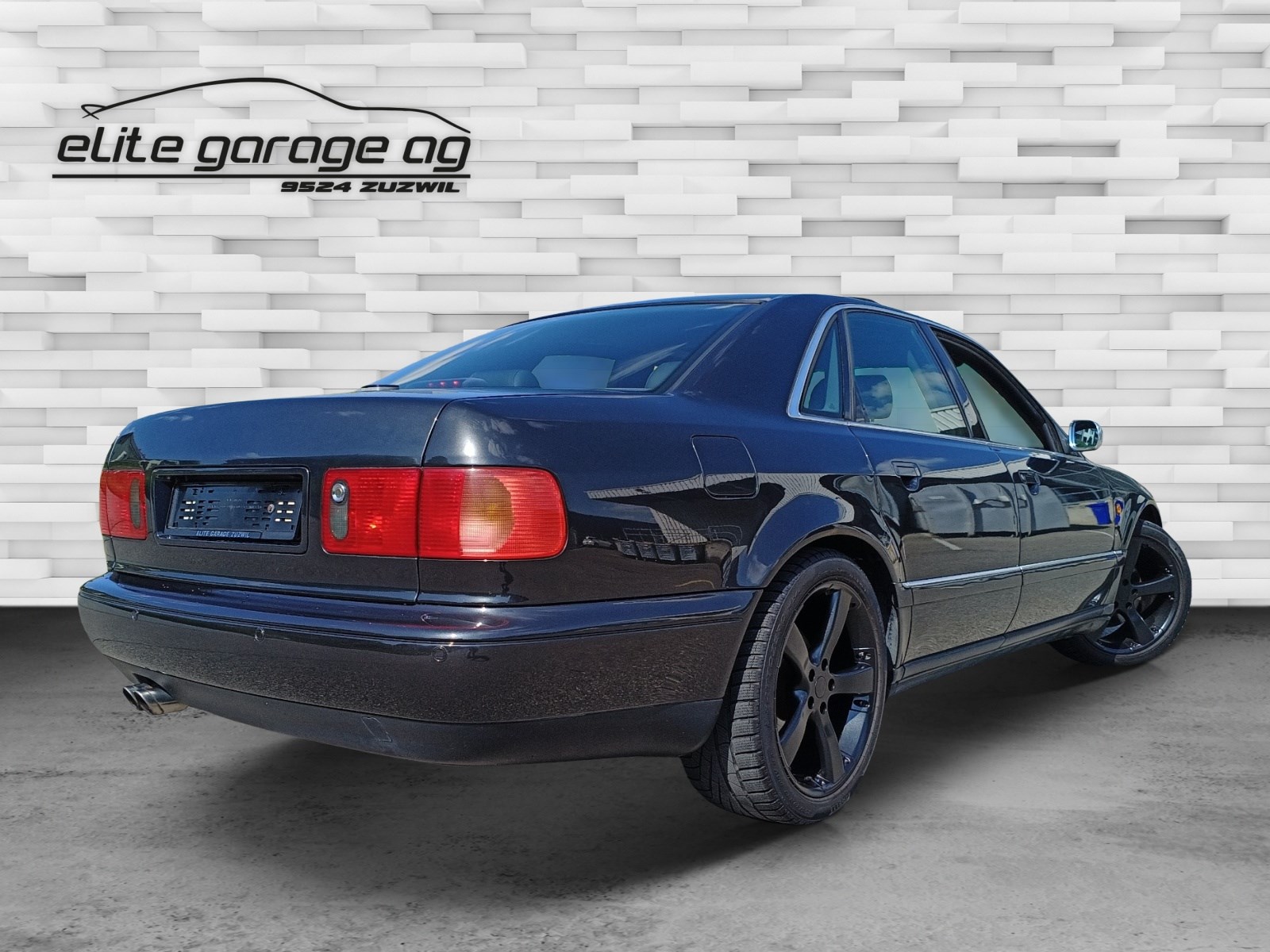 AUDI S8 4.2 quattro-image-5