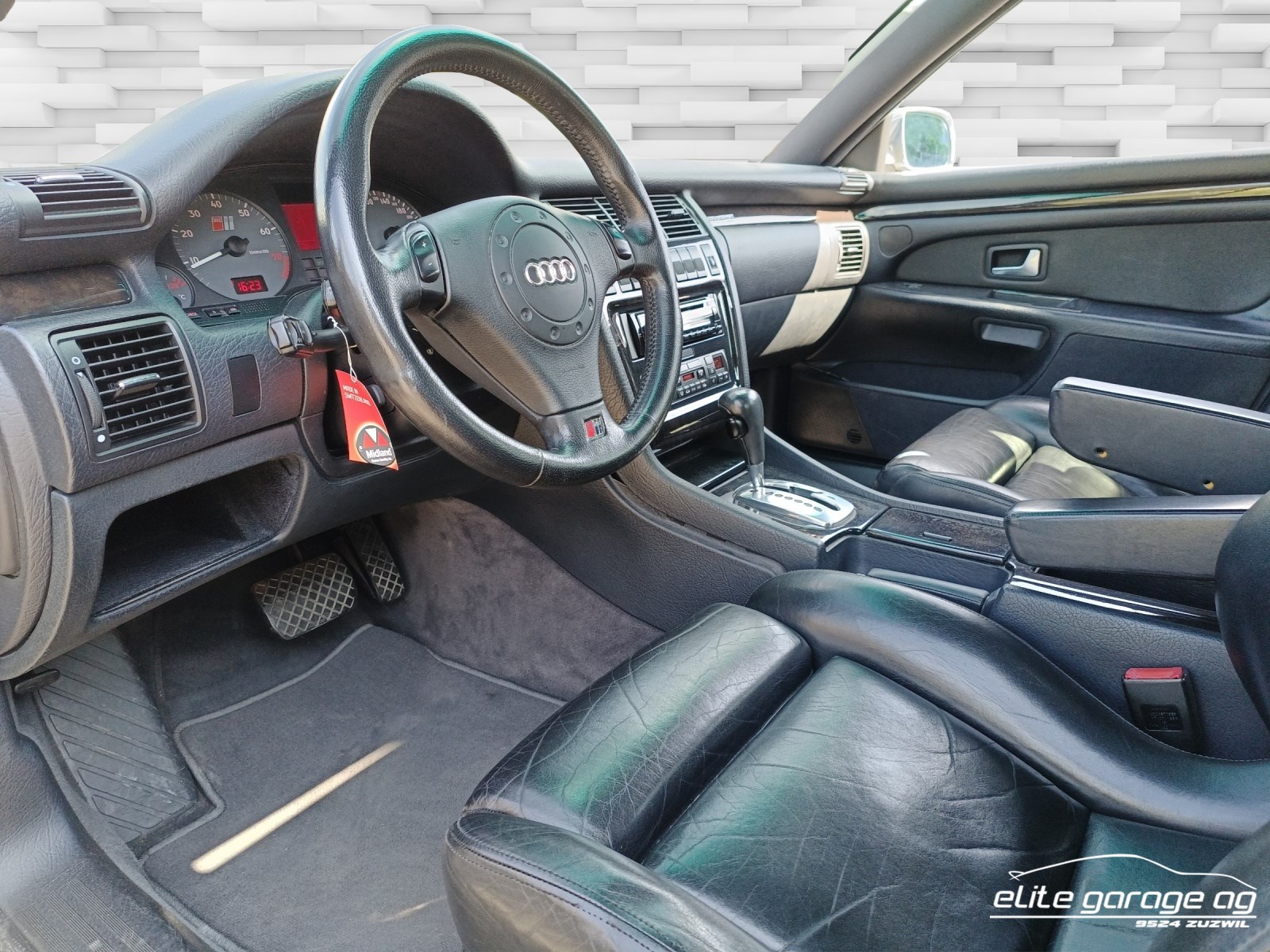 AUDI S8 4.2 quattro-image-8