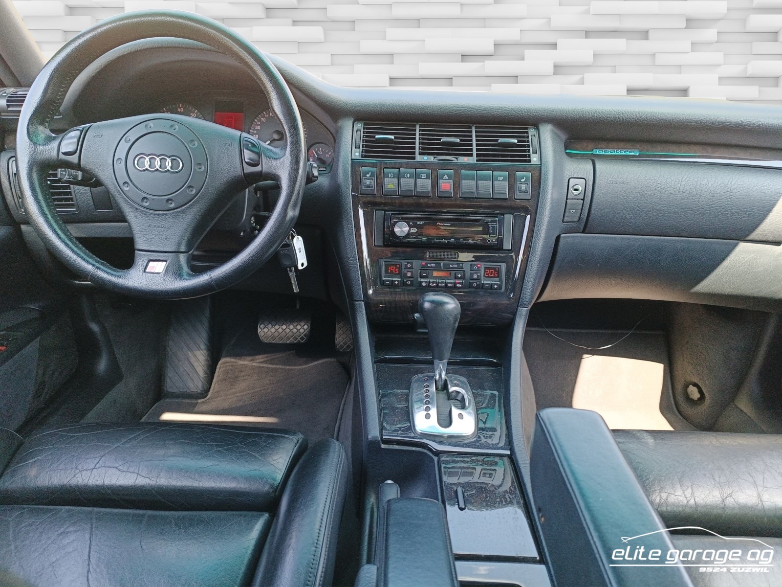 AUDI S8 4.2 quattro-image-10