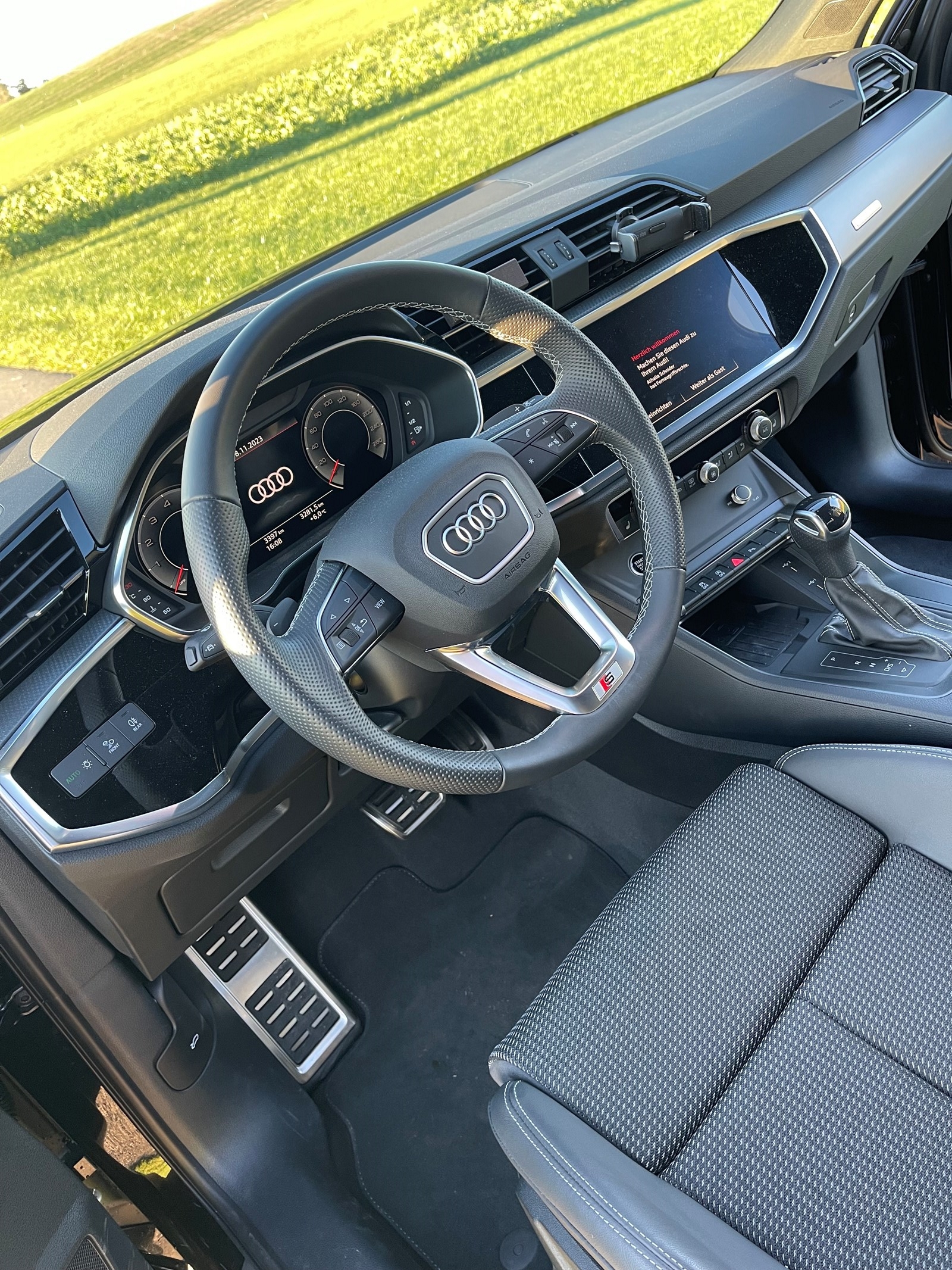 AUDI Q3 35 TFSI S line Attraction-image-5