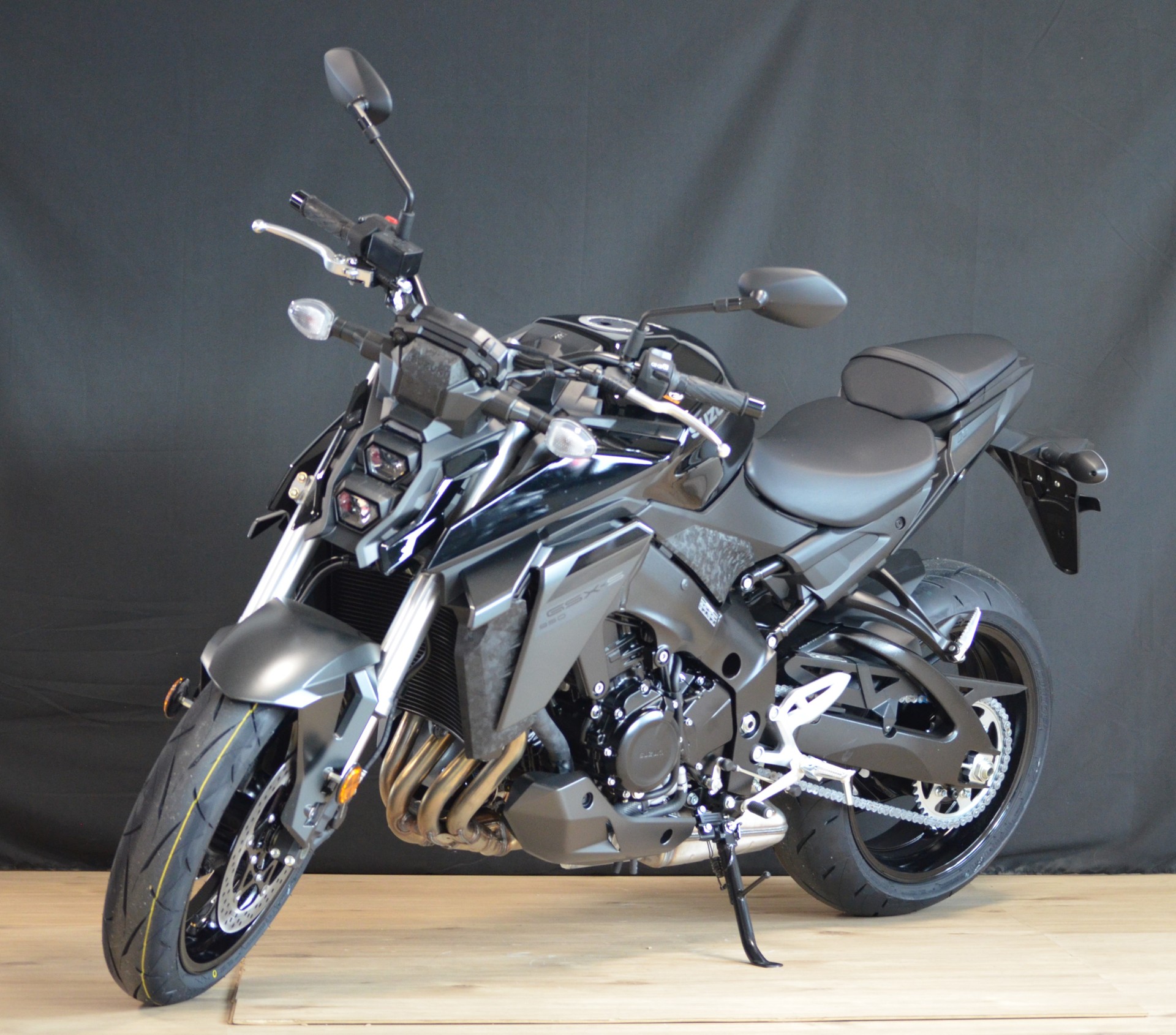SUZUKI GSX-S 950 (35kW)-showroom-element-1