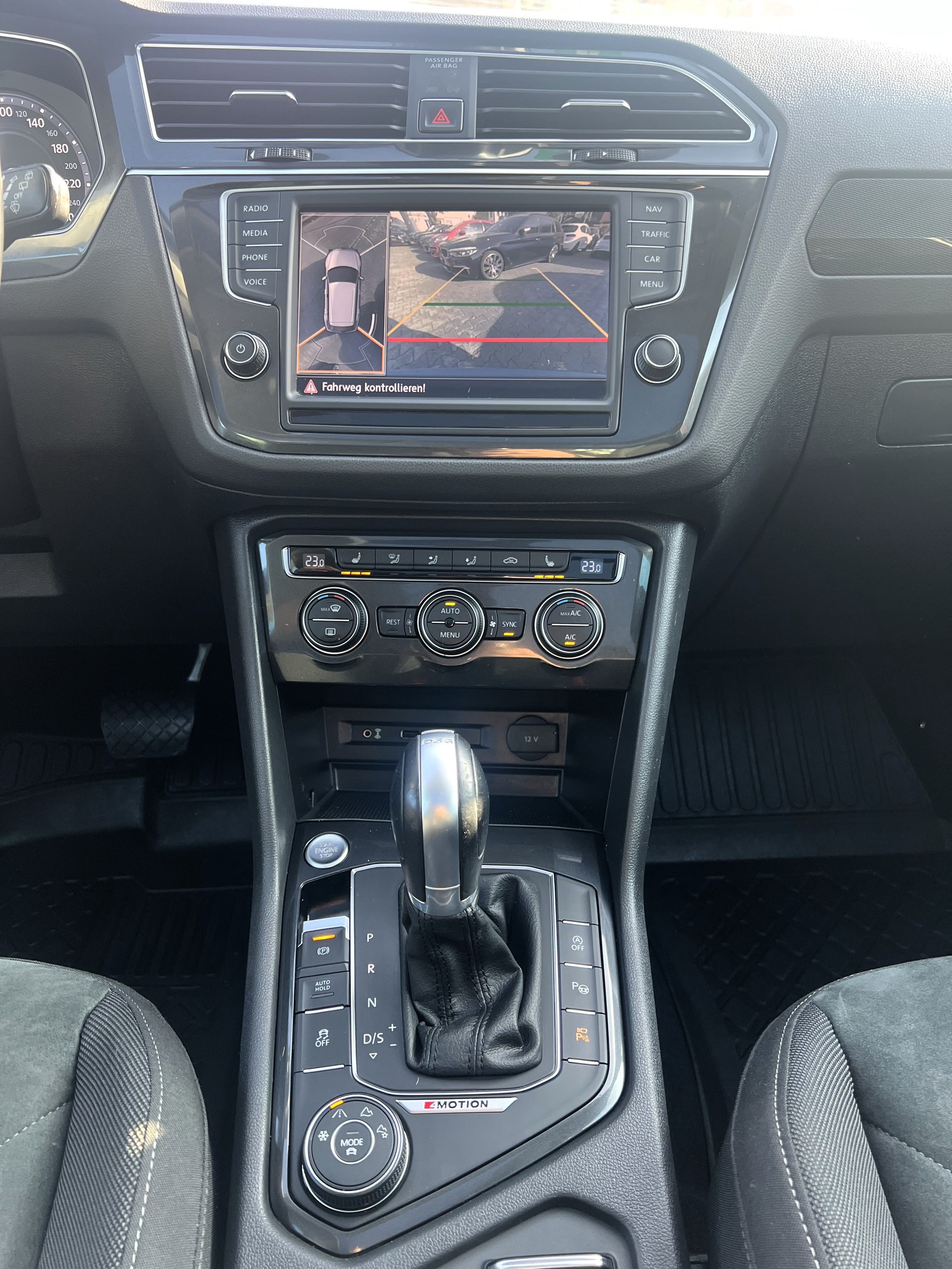 VW Tiguan 2.0 TDI SCR Highline 4Motion DSG-image-14