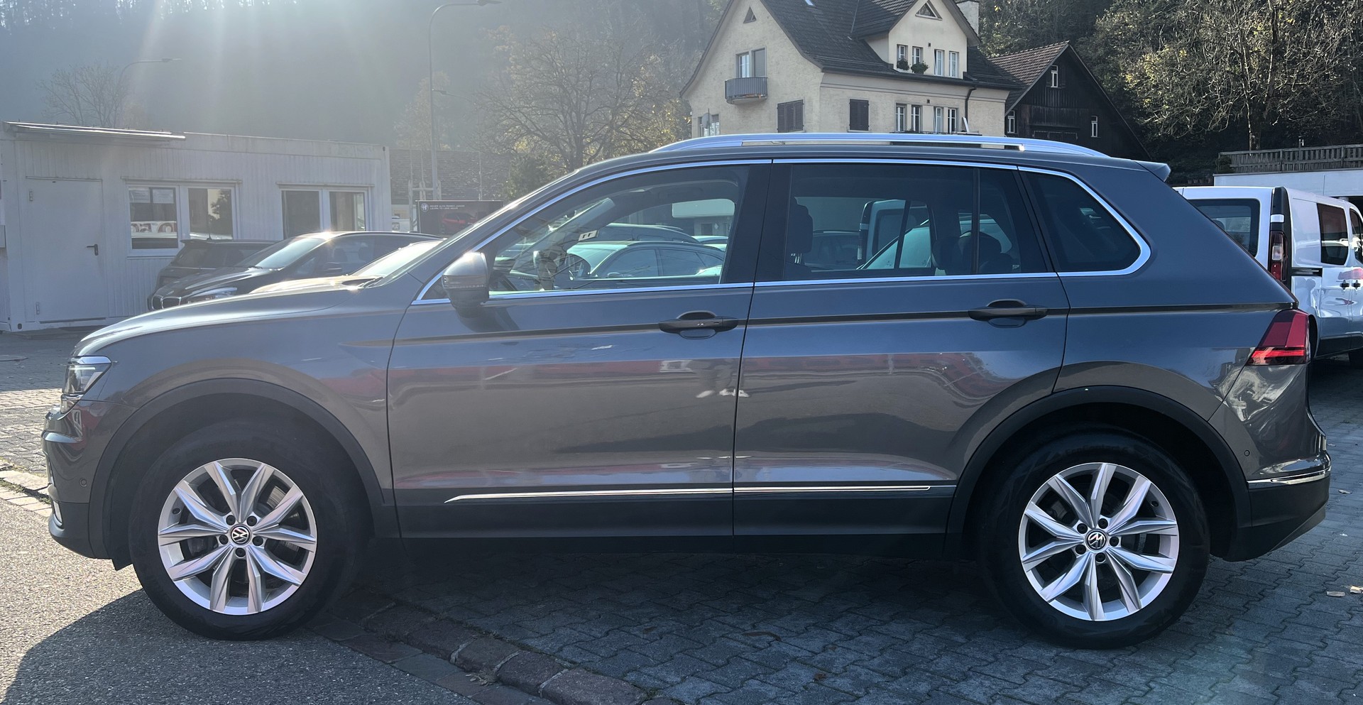 VW Tiguan 2.0 TDI SCR Highline 4Motion DSG-image-1