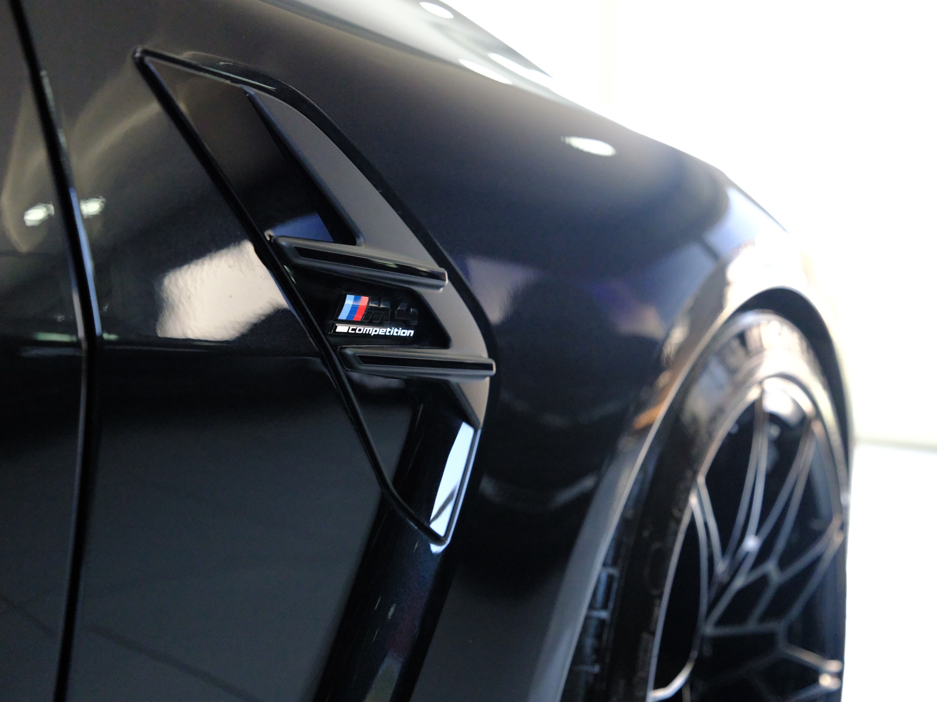 BMW M4 Coupé Competition M xDrive-image-3