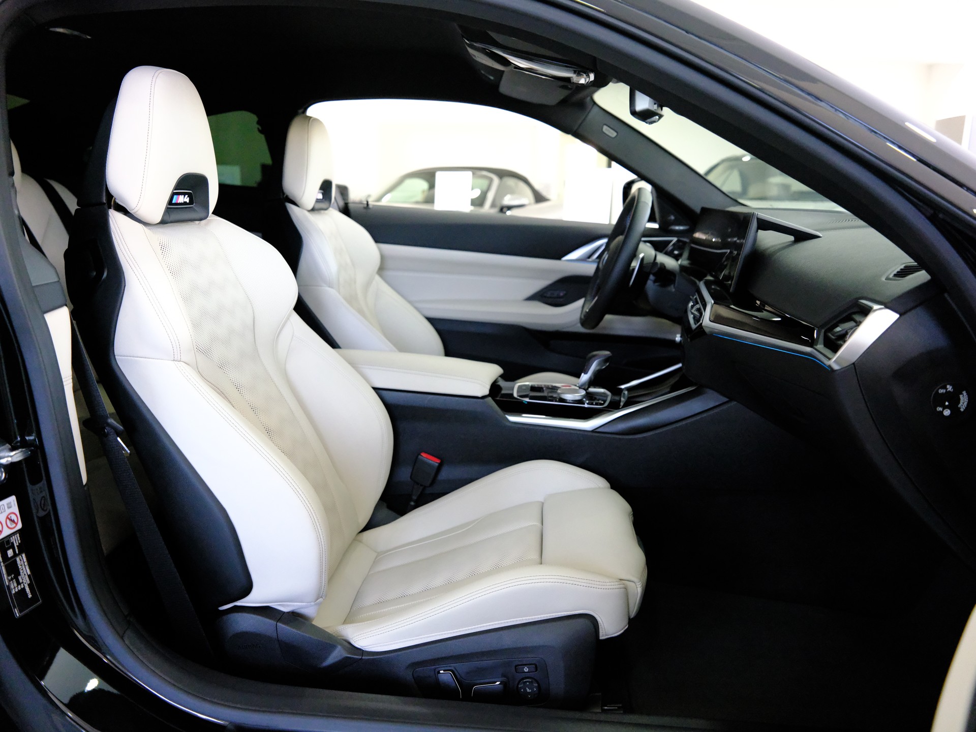 BMW M4 Coupé Competition M xDrive-image-19