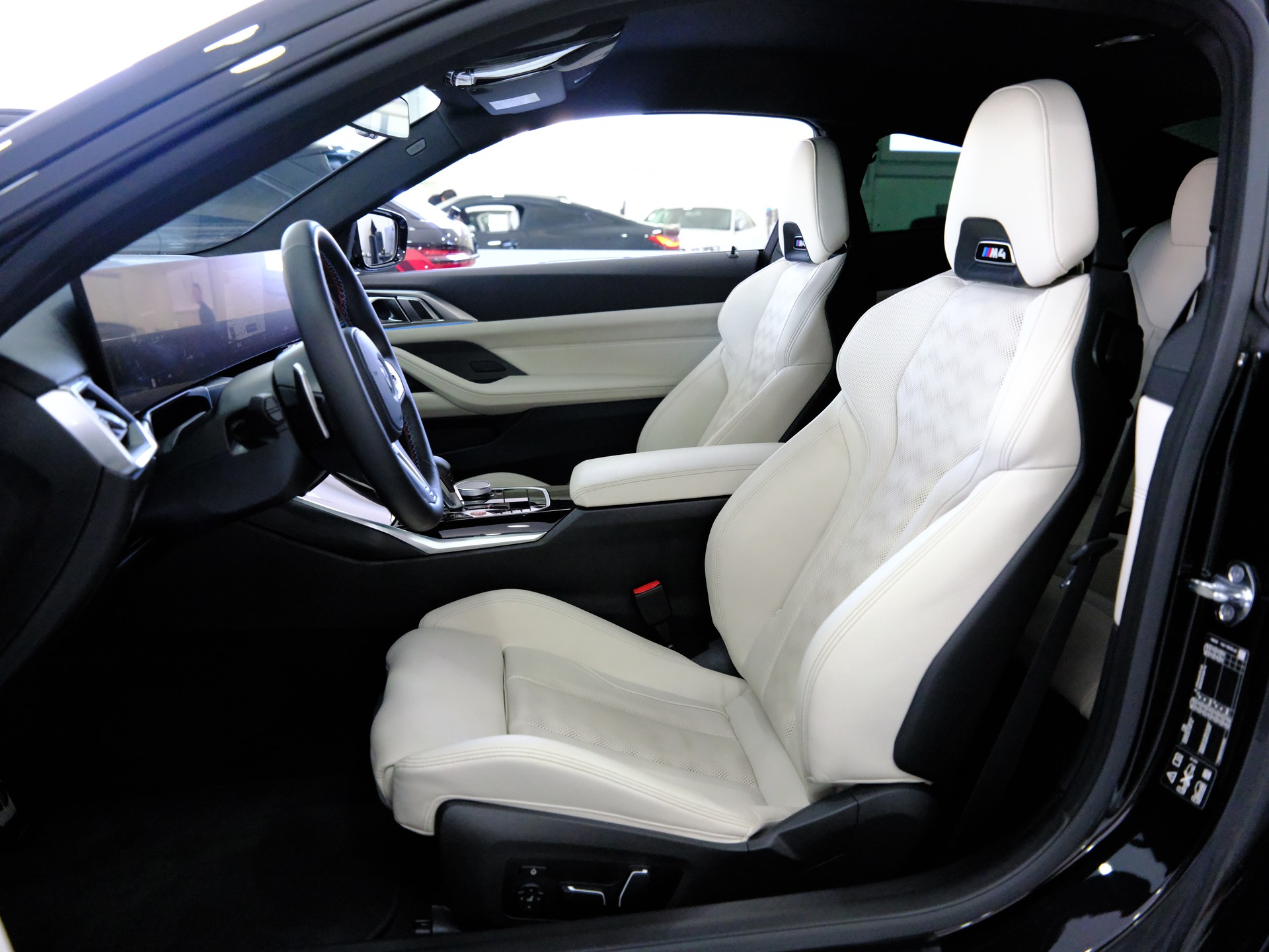 BMW M4 Coupé Competition M xDrive-image-16