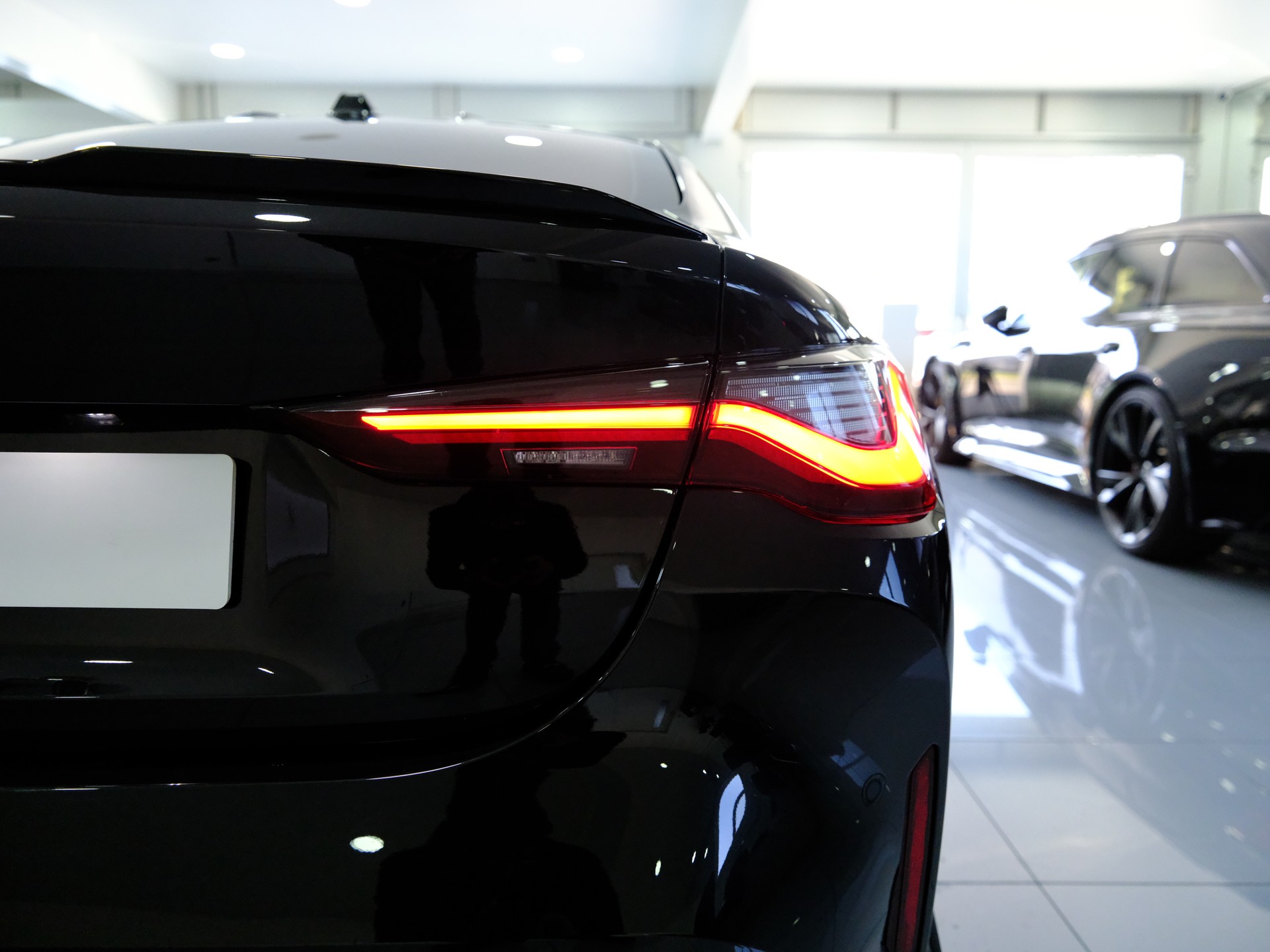 BMW M4 Coupé Competition M xDrive-image-12