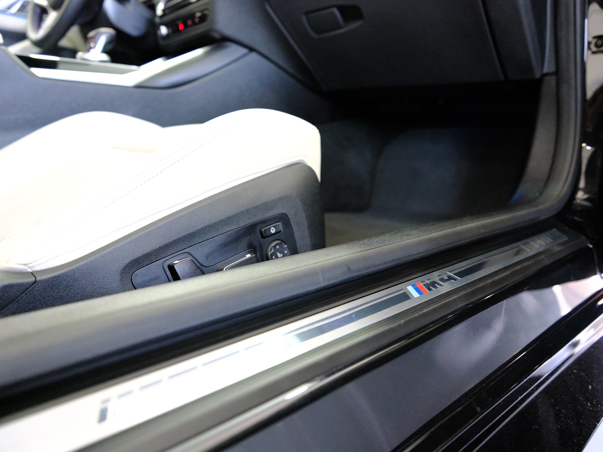 BMW M4 Coupé Competition M xDrive-image-17