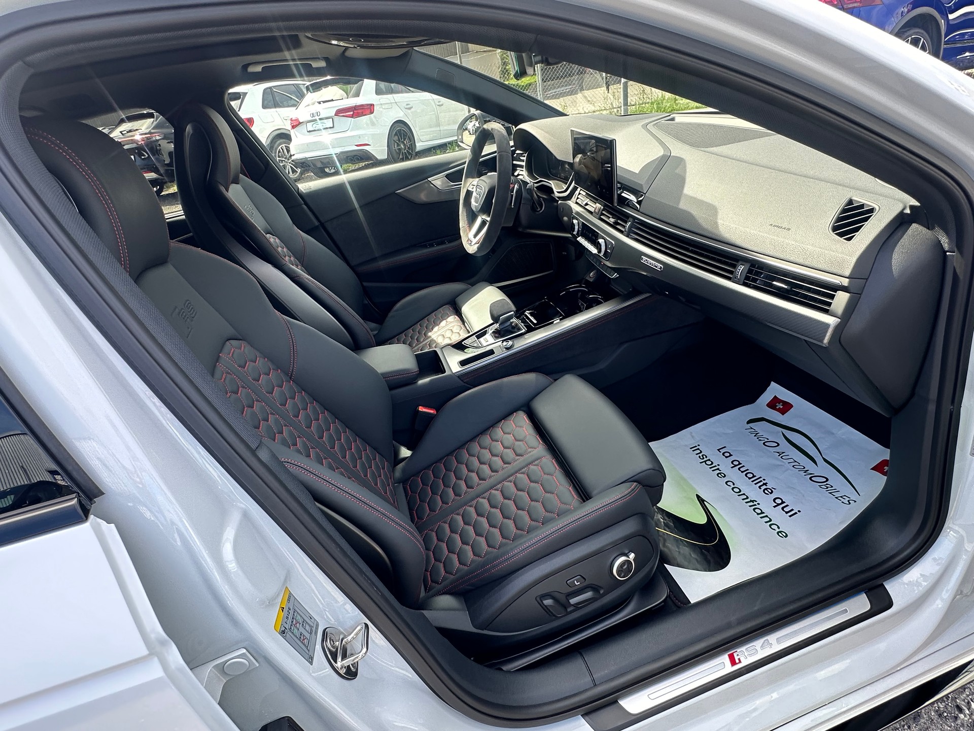 AUDI RS4 Avant quattro tiptronic-image-16