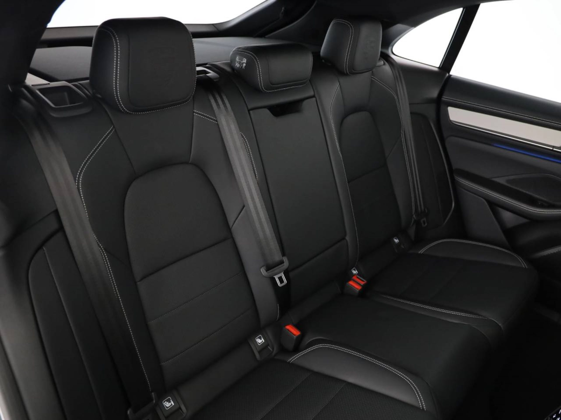 PORSCHE Macan 4-image-17