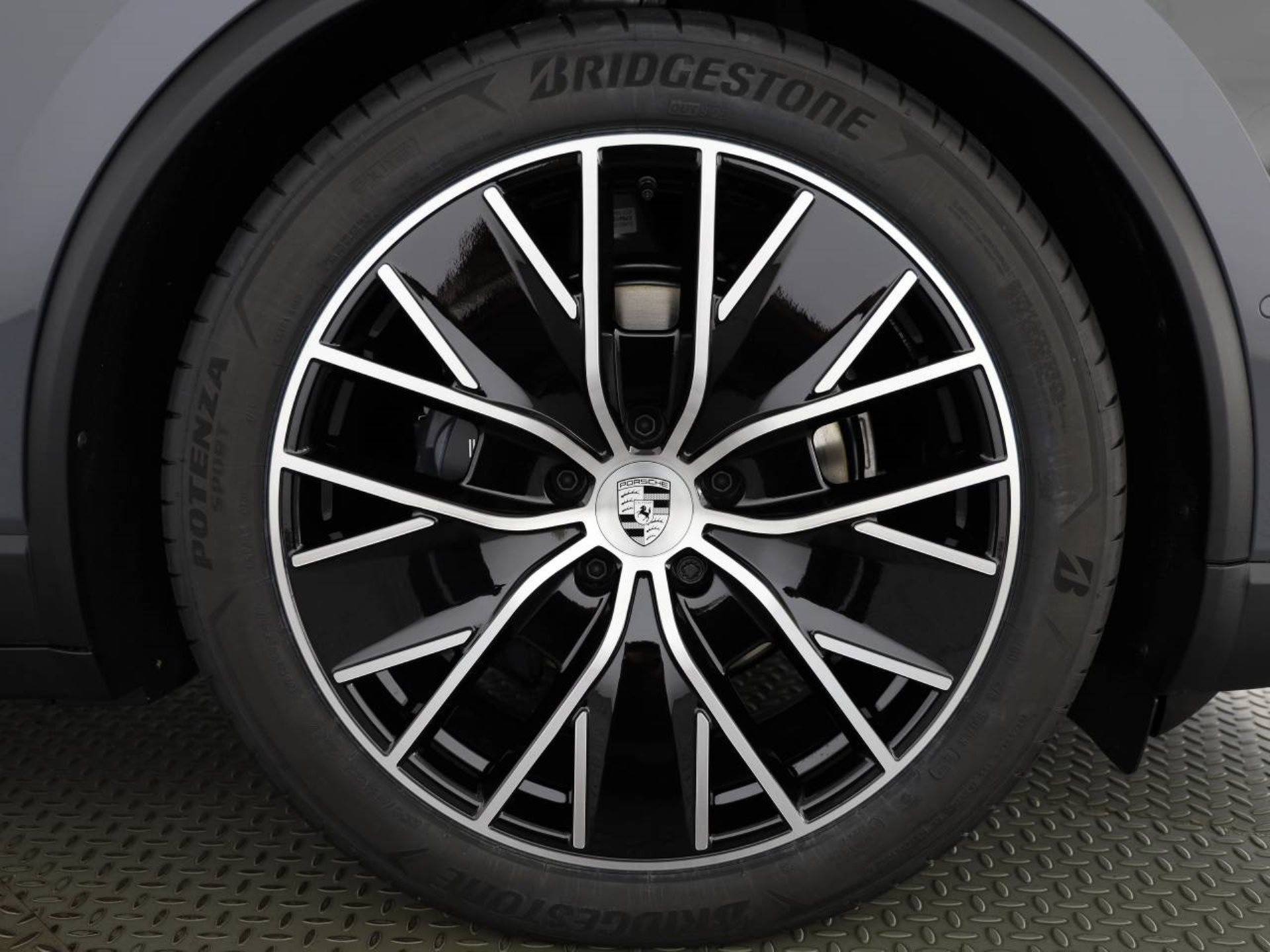 PORSCHE Macan 4-image-5