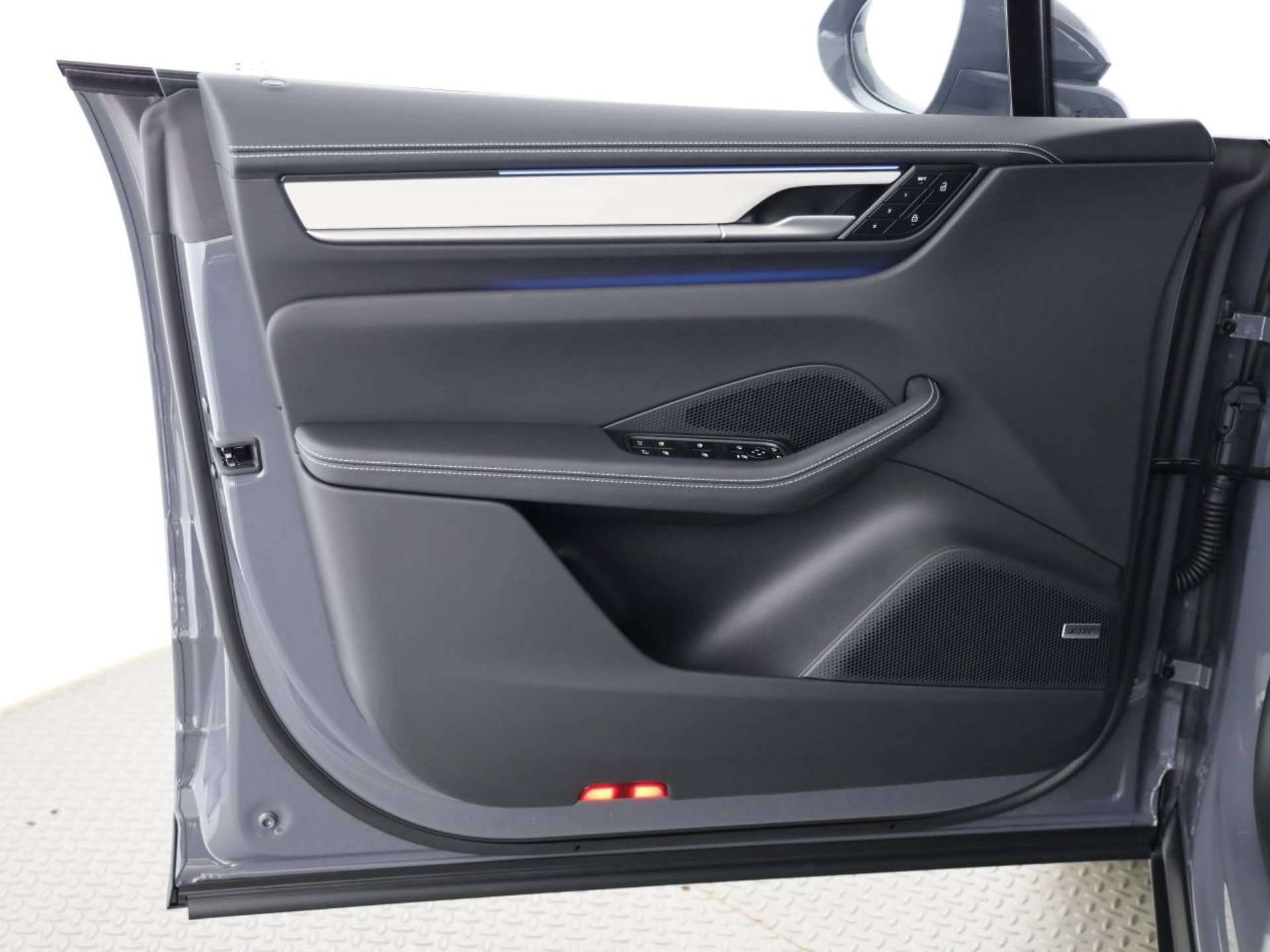 PORSCHE Macan 4-image-16