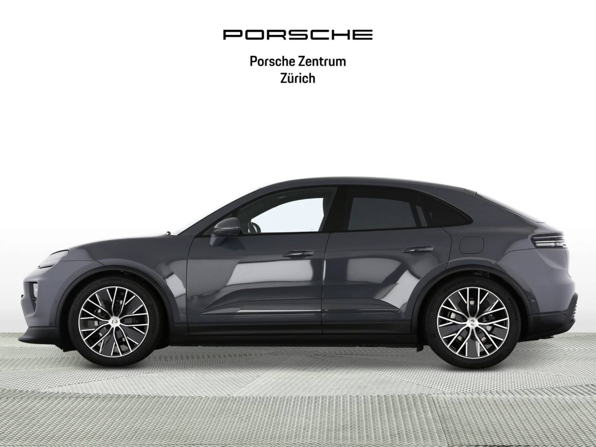 PORSCHE Macan 4-image-1