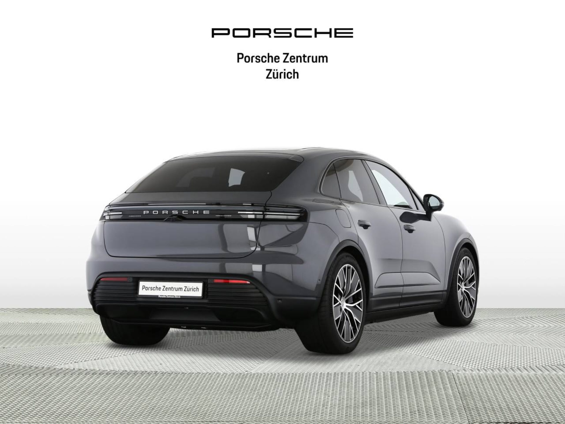 PORSCHE Macan 4-image-2