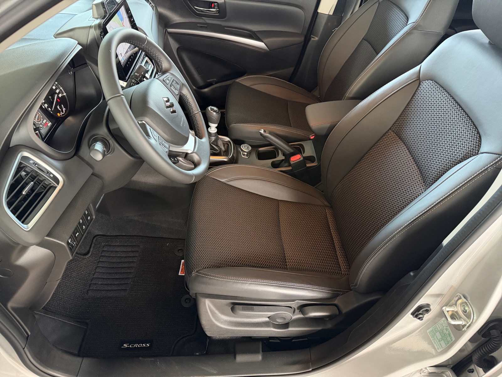 SUZUKI S-Cross 1.4 T Compact Top Hybrid 4x4-image-8