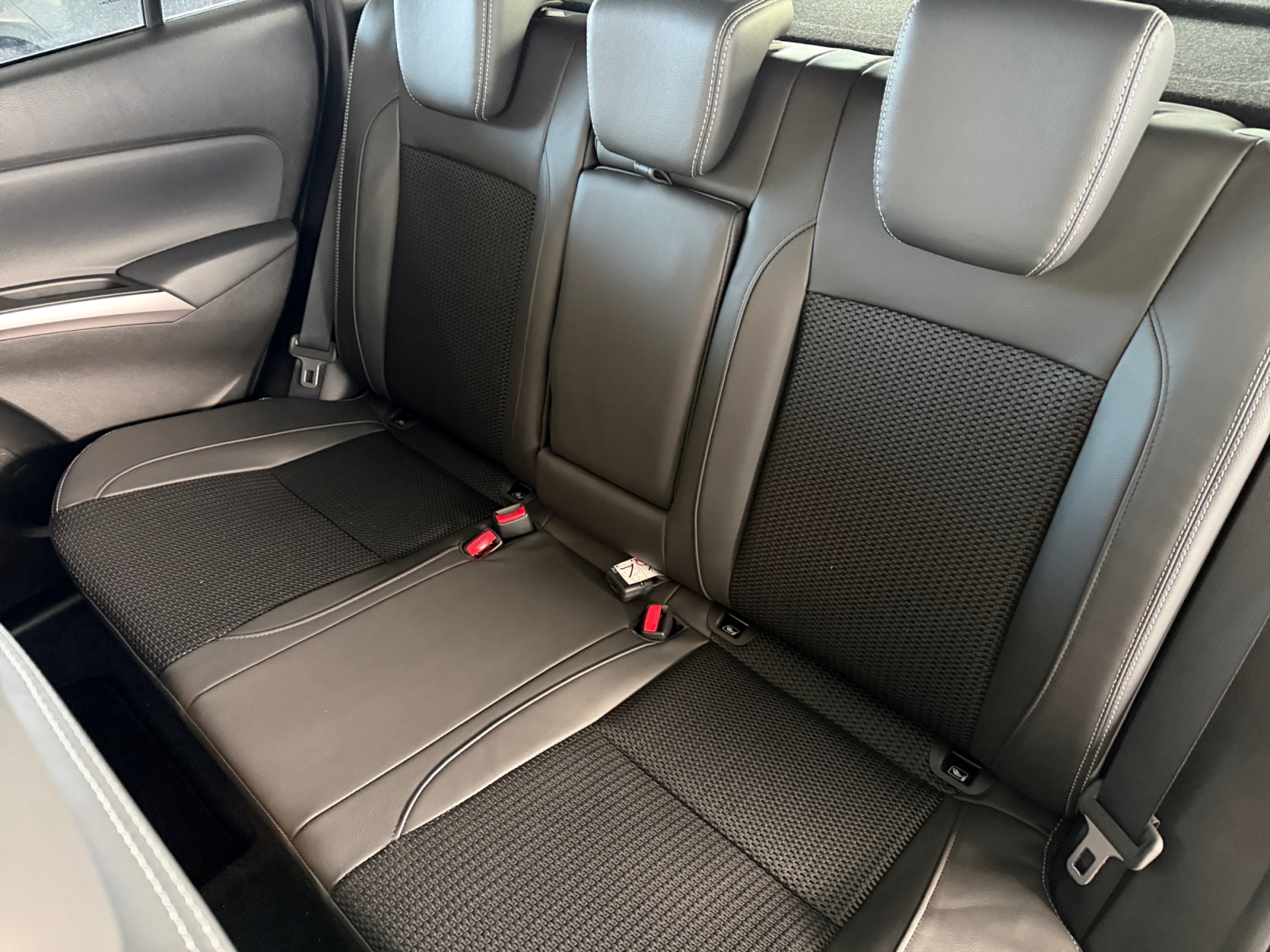 SUZUKI S-Cross 1.4 T Compact Top Hybrid 4x4-image-12