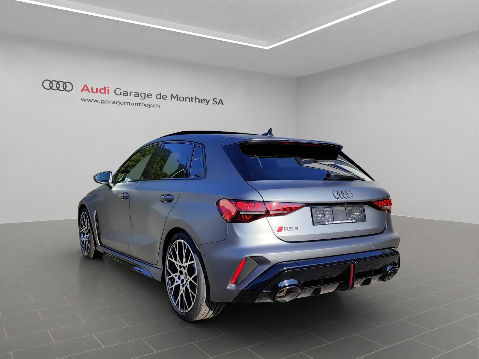 AUDI RS3 Sportback 2.5 TSI quattro S-tronic-image-5