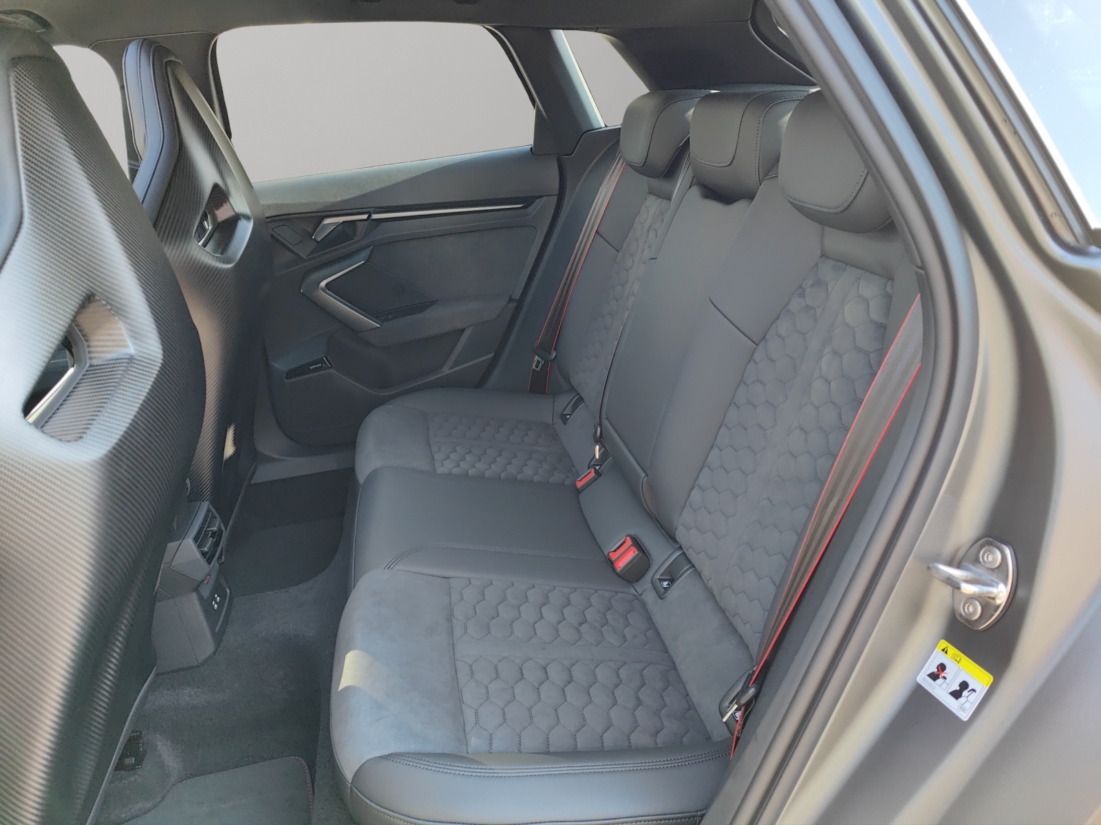 AUDI RS3 Sportback 2.5 TSI quattro S-tronic-image-11