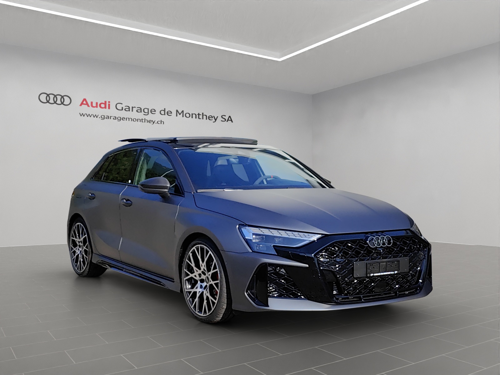 AUDI RS3 Sportback 2.5 TSI quattro S-tronic-image-2