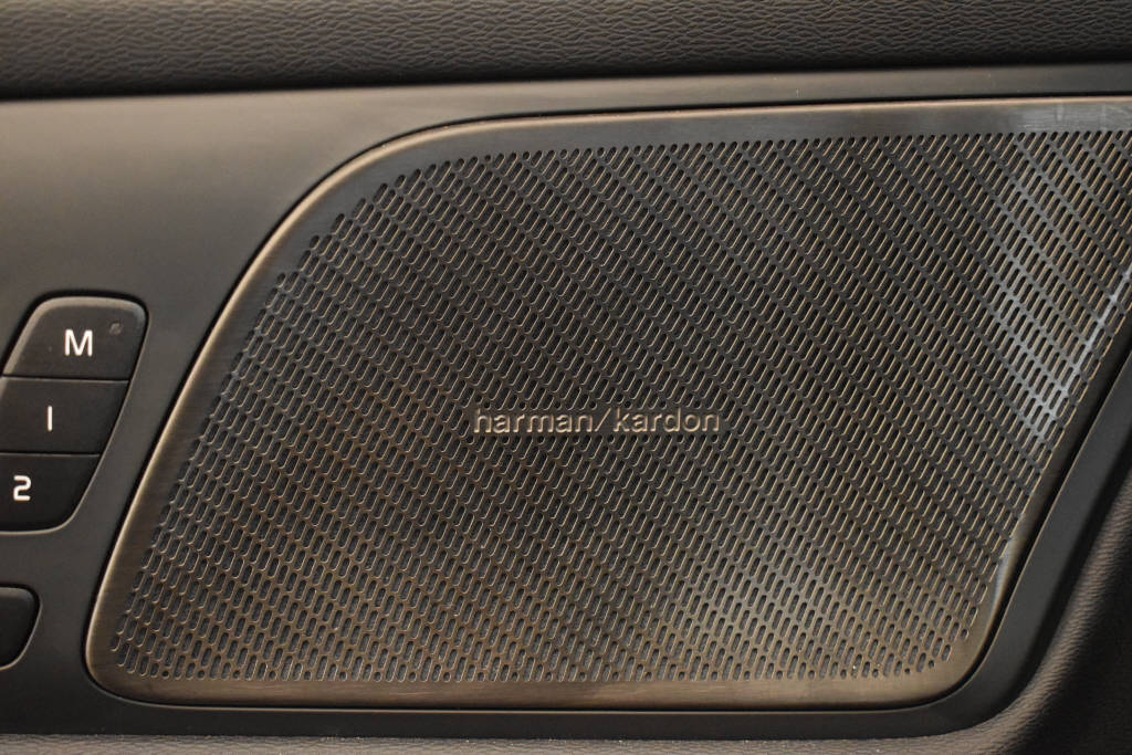 VOLVO V60 2.0 B4 Plus Dark-image-15