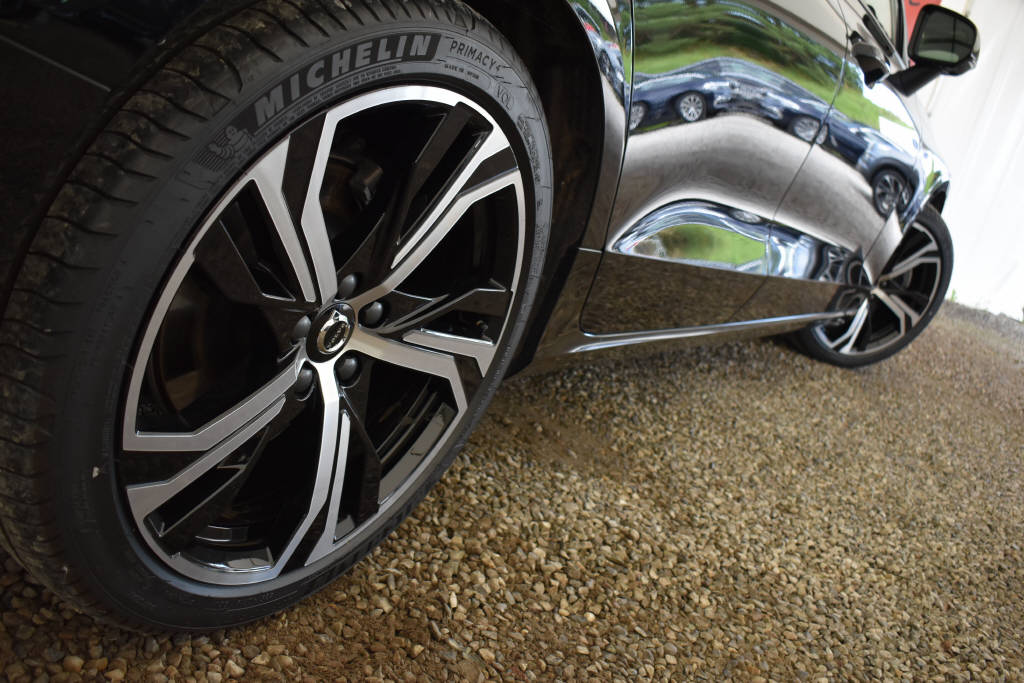 VOLVO V60 2.0 B4 Plus Dark-image-4