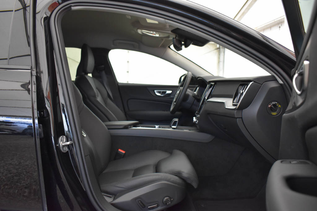 VOLVO V60 2.0 B4 Plus Dark-image-8