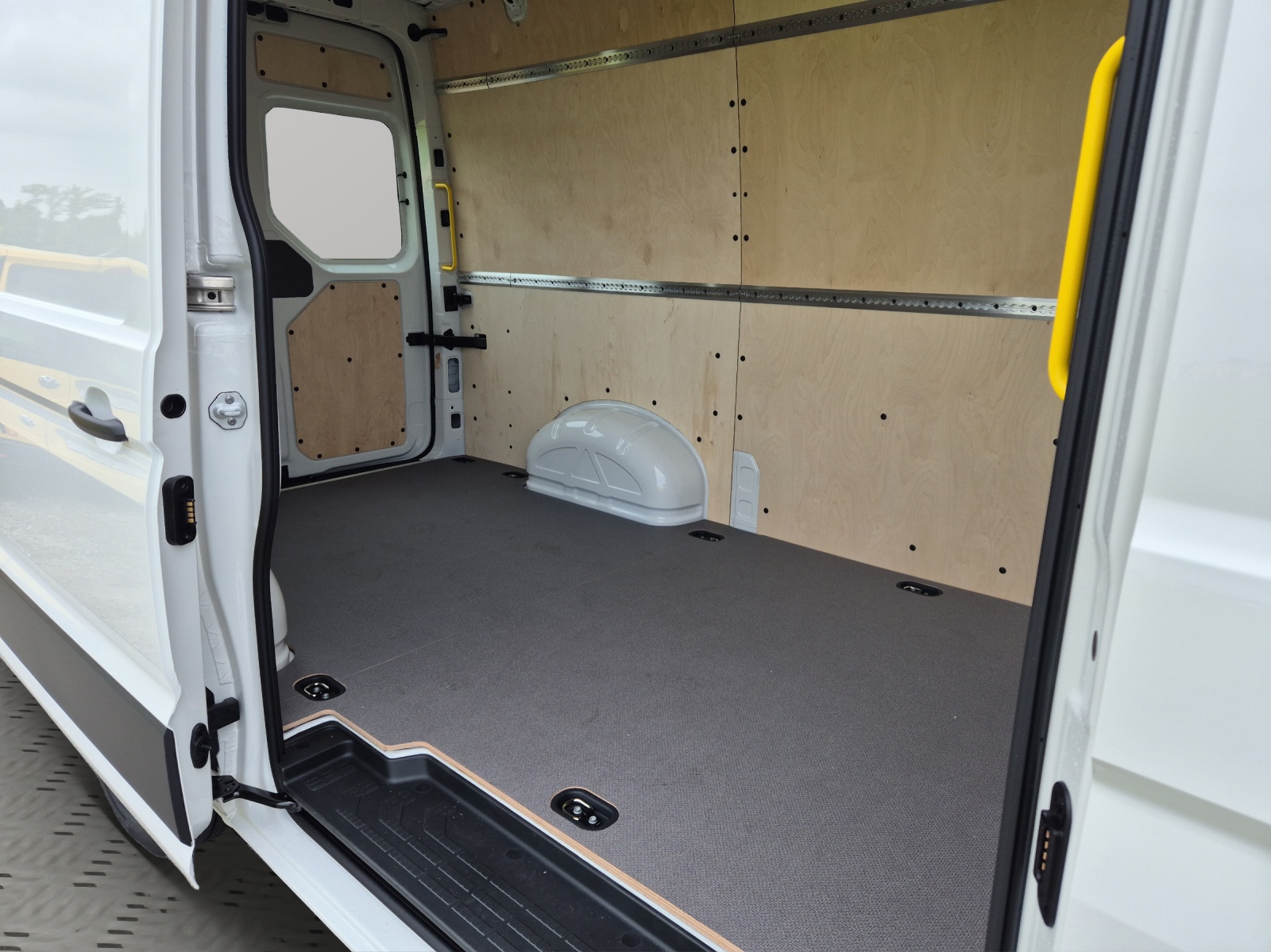 VW Crafter 35 2.0 TDI L3 HD-image-8
