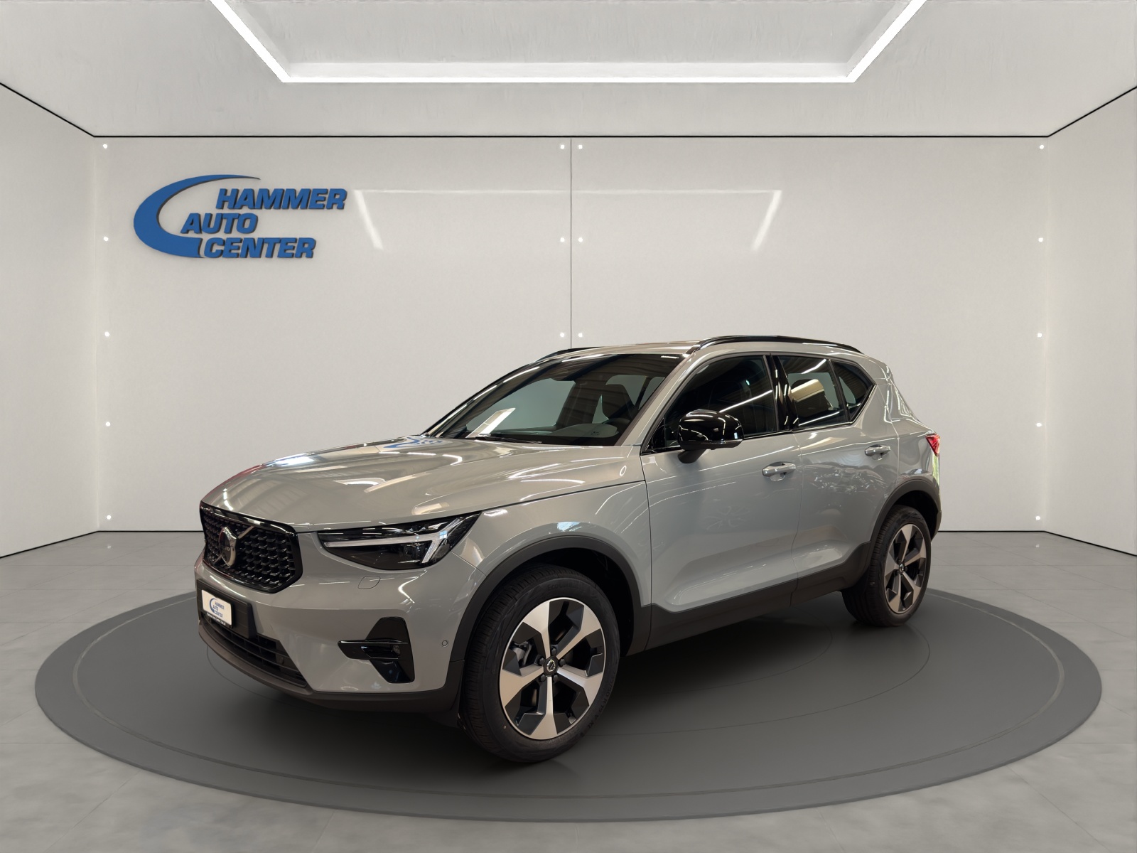 VOLVO XC40 2.0 B4 MH Ultra Dark-image-0