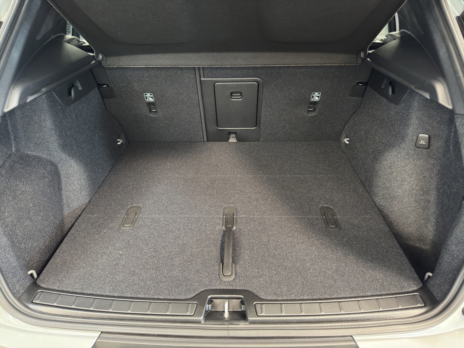 VOLVO XC40 2.0 B4 MH Ultra Dark-image-10