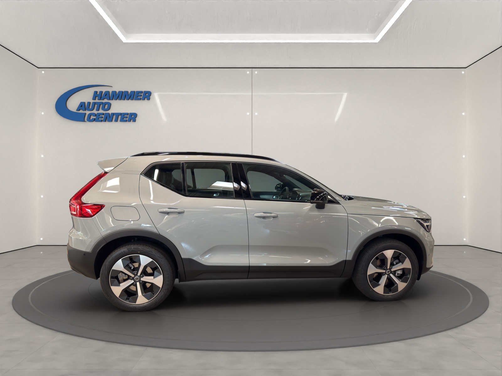 VOLVO XC40 2.0 B4 MH Ultra Dark-image-1