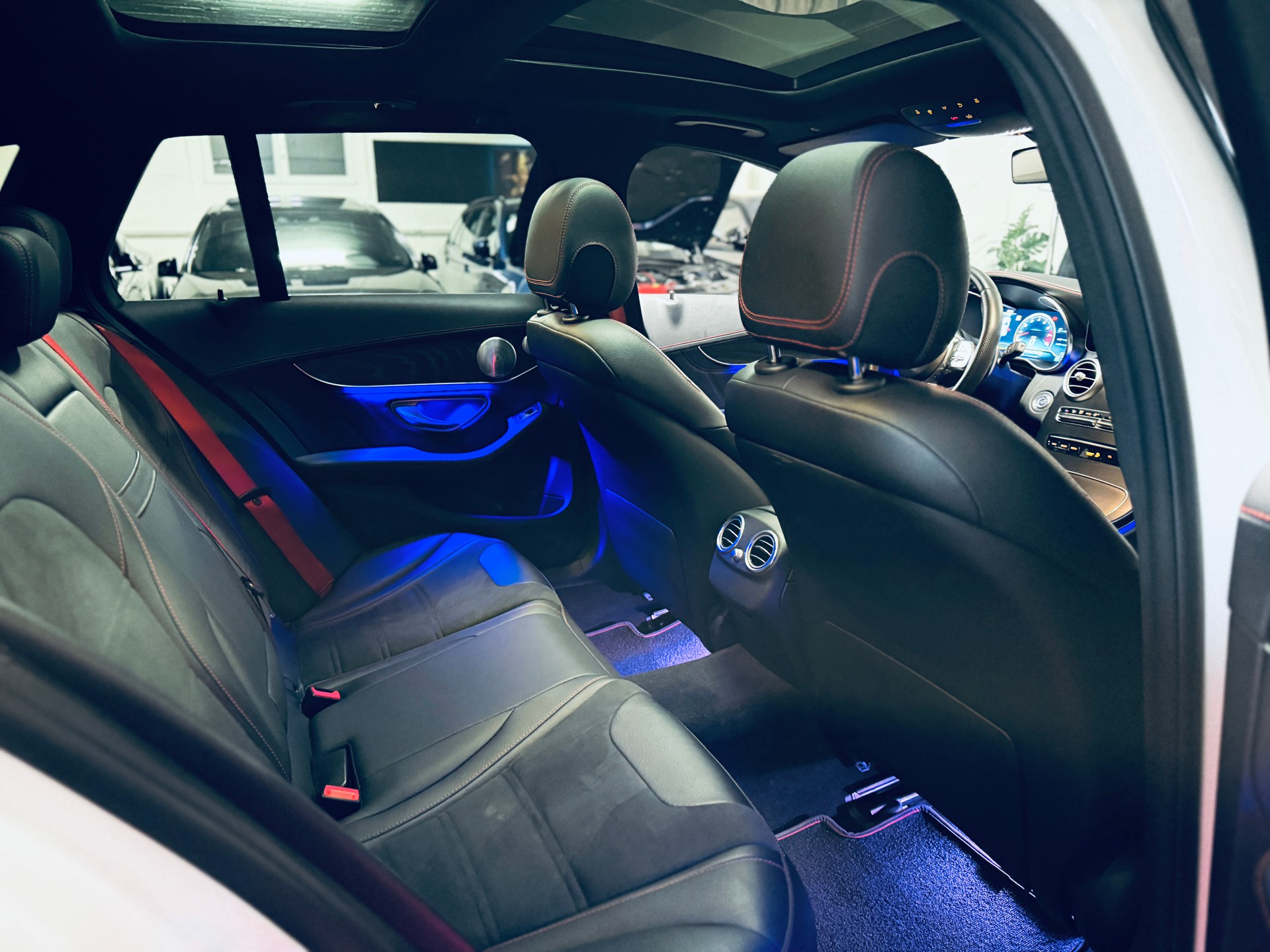 MERCEDES-BENZ C 43 AMG 4Matic 9G-Tronic-image-27