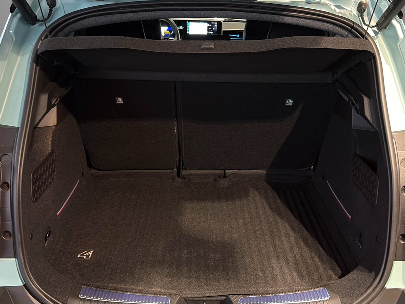 RENAULT R4 E-Tech Comfort Range 52 kWh Iconic-image-6
