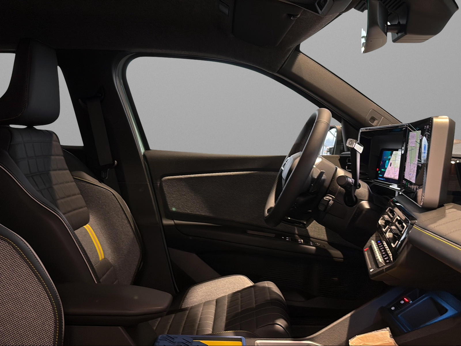 RENAULT R4 E-Tech Comfort Range 52 kWh Iconic-image-10