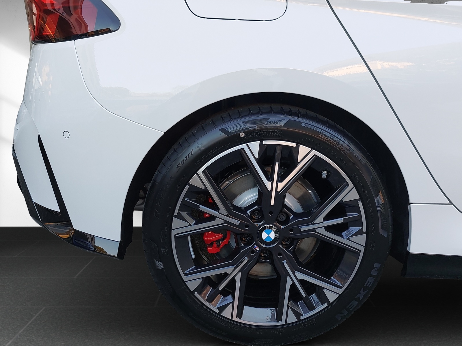 BMW 123 xDrive M Sport Pro Steptronic-image-10