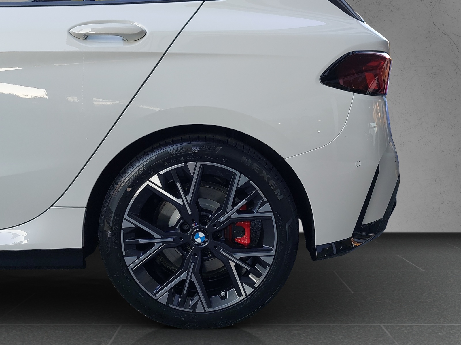 BMW 123 xDrive M Sport Pro Steptronic-image-11