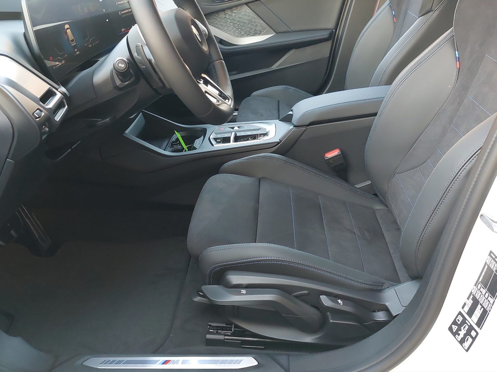 BMW 123 xDrive M Sport Pro Steptronic-image-15