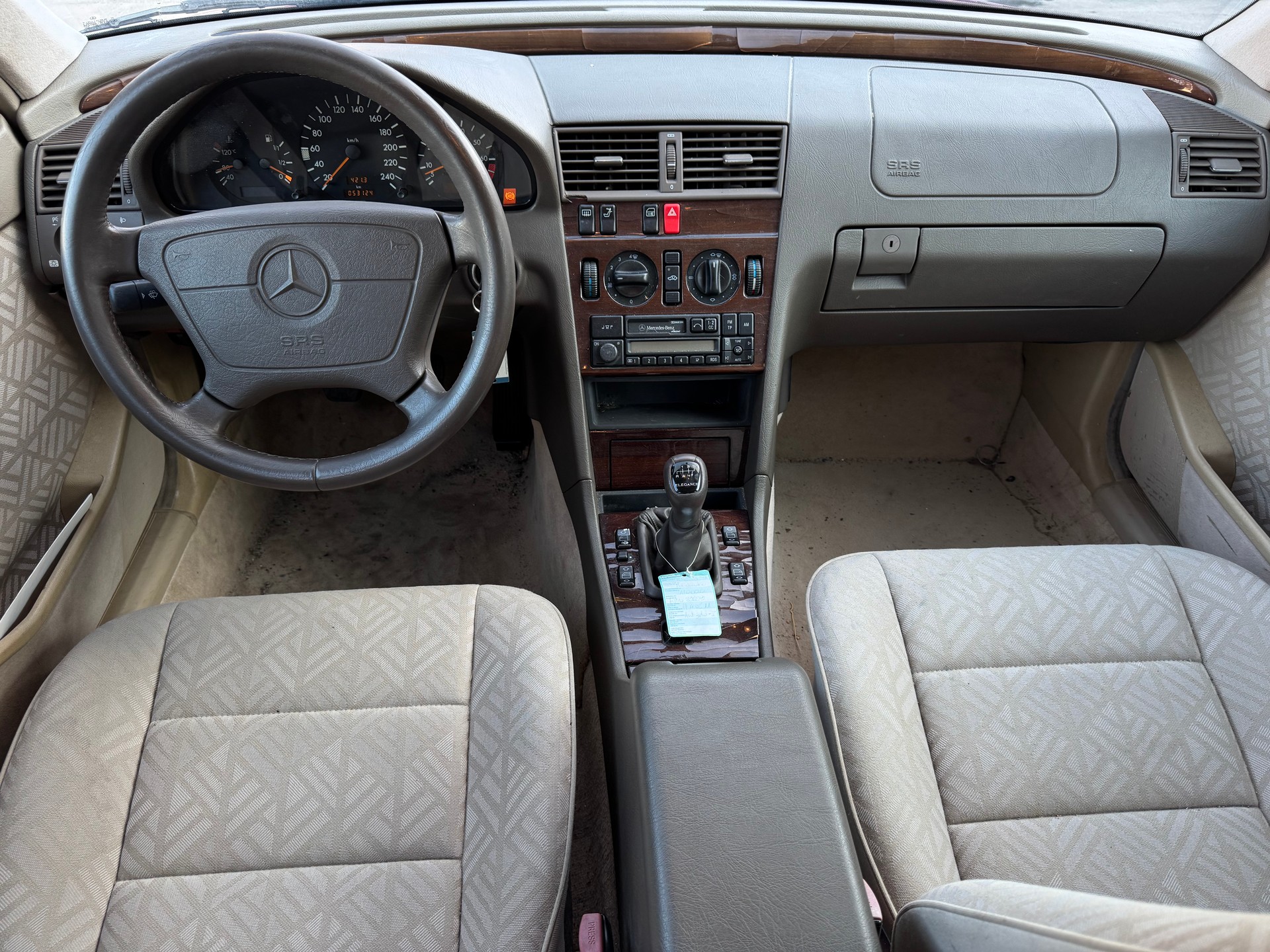 MERCEDES-BENZ C 180 Elégance-image-10