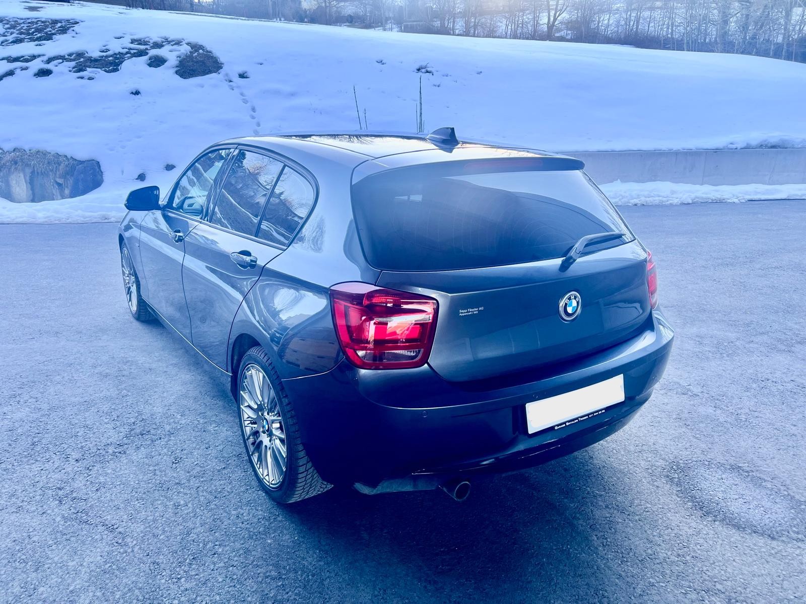 BMW 120d xDrive Sport Line-image-1