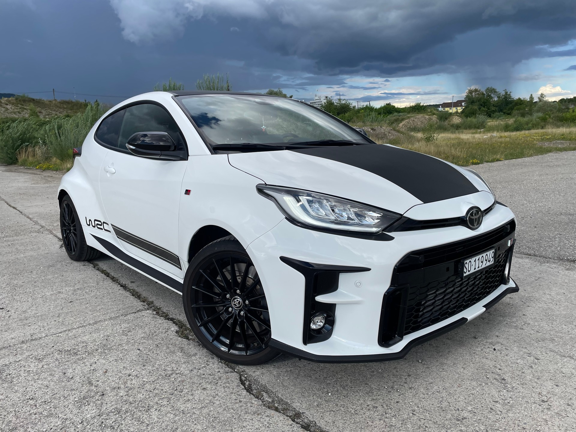 TOYOTA Yaris 1.6 GR Sport Premium Pack-image-2