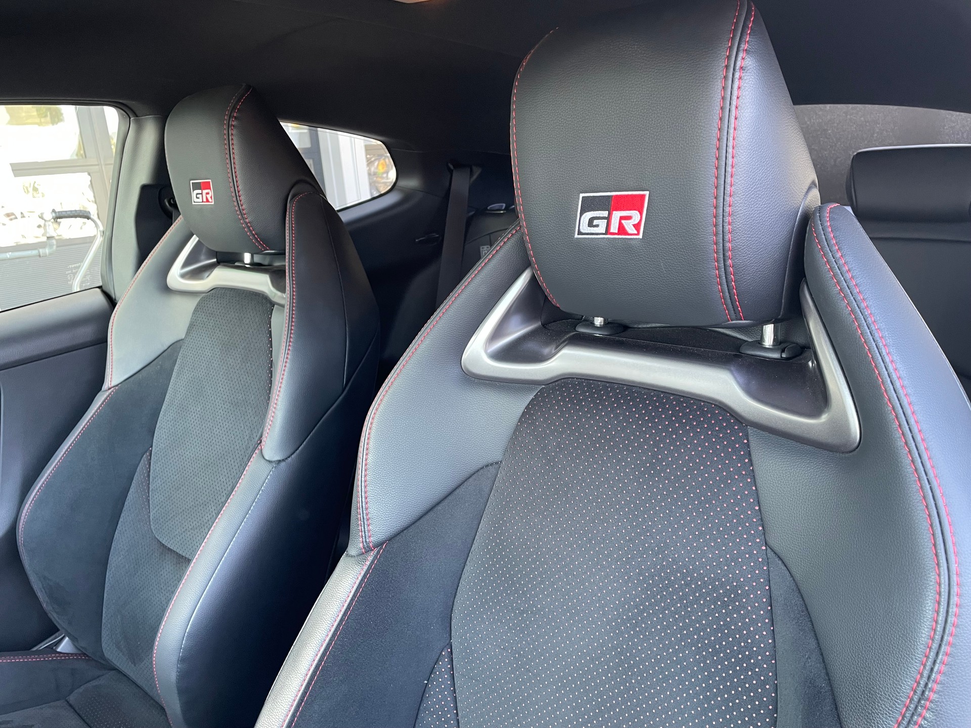 TOYOTA Yaris 1.6 GR Sport Premium Pack-image-8
