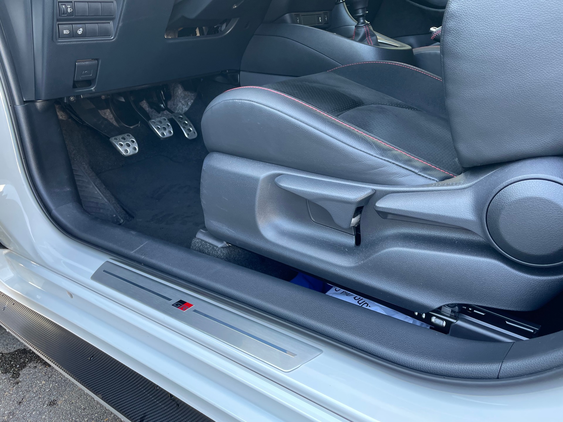 TOYOTA Yaris 1.6 GR Sport Premium Pack-image-10