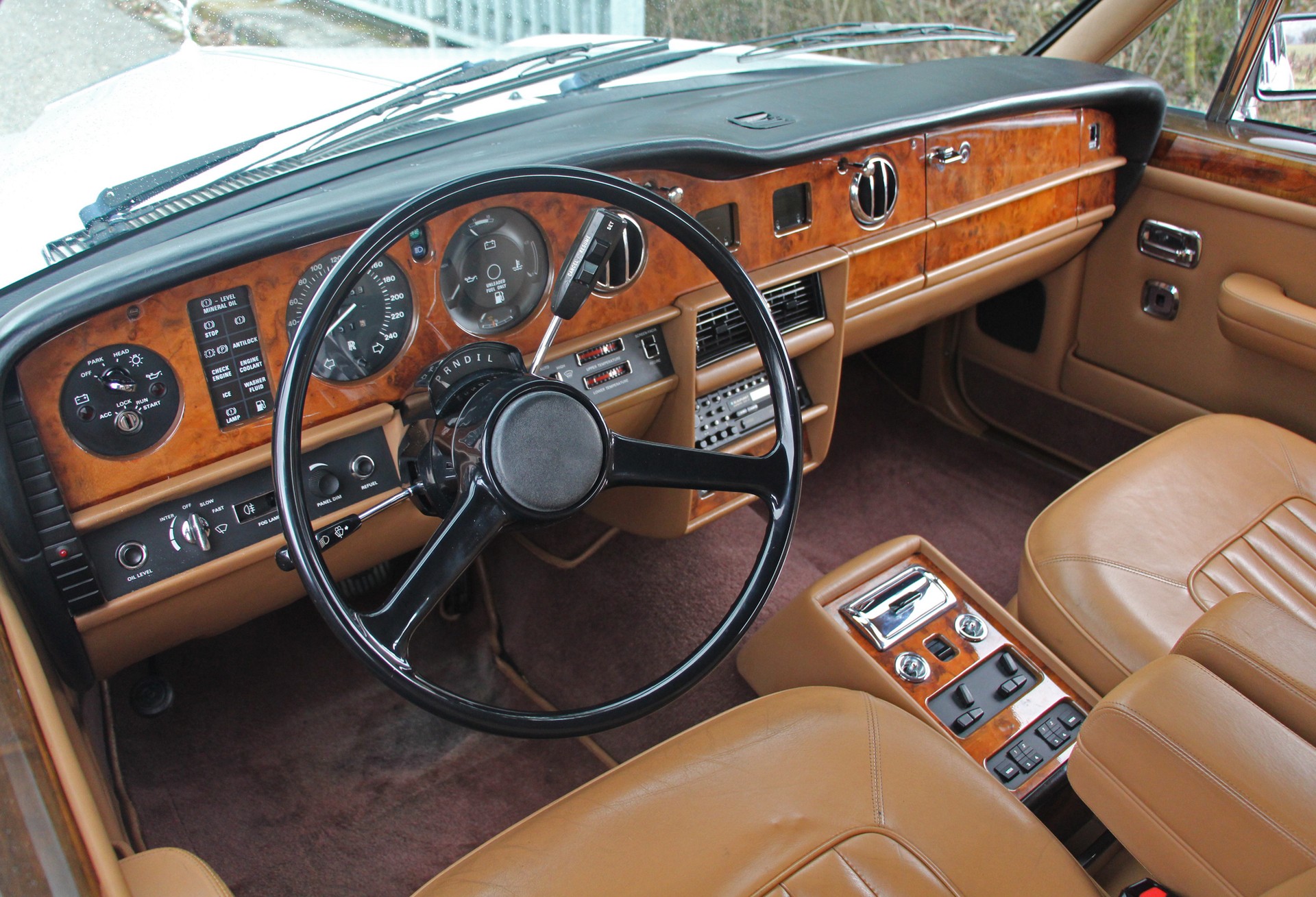 ROLLS-ROYCE Silver Spirit-image-6