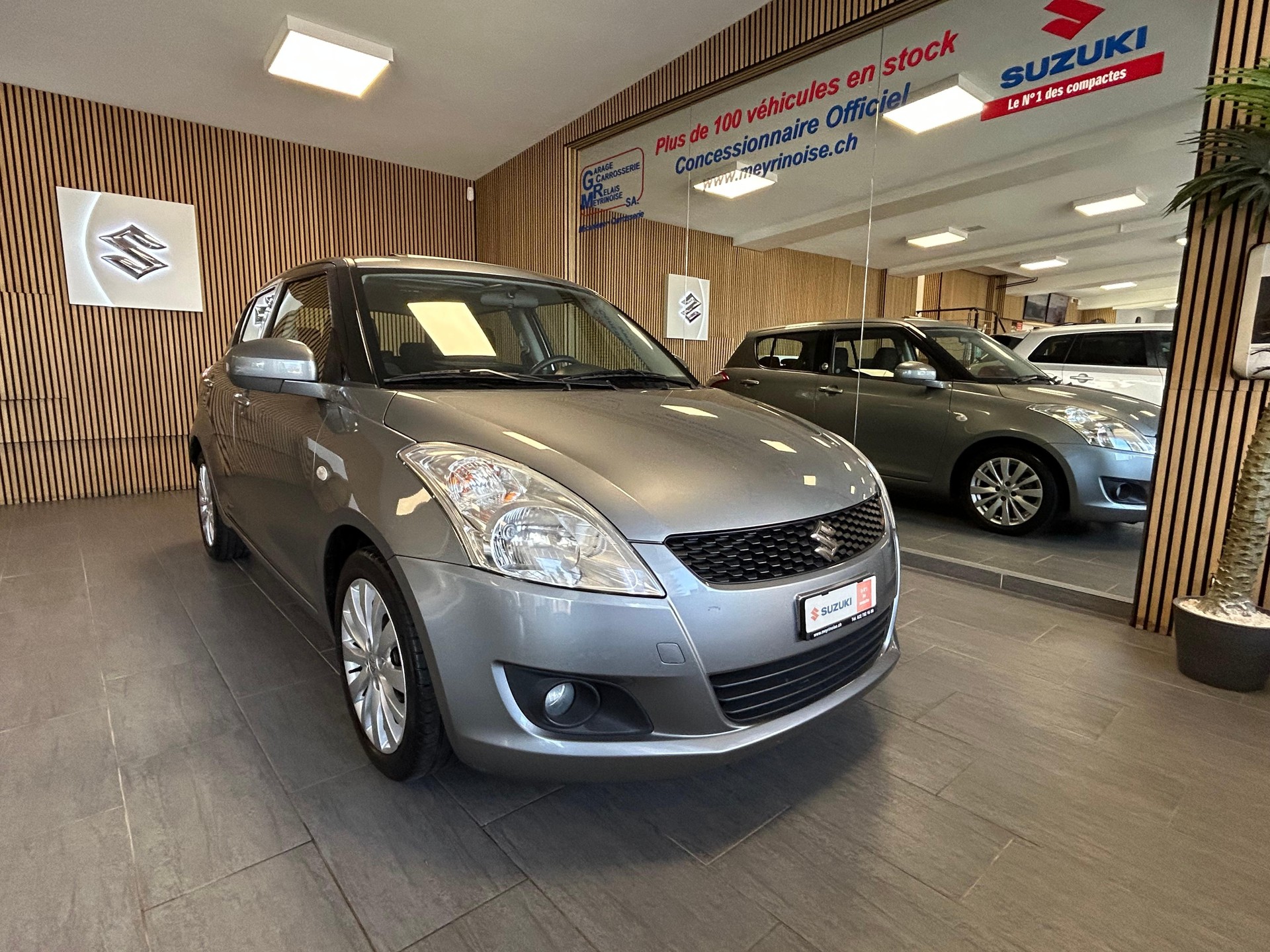 SUZUKI Swift 1.2 GL Top Indigo S/S-image-2
