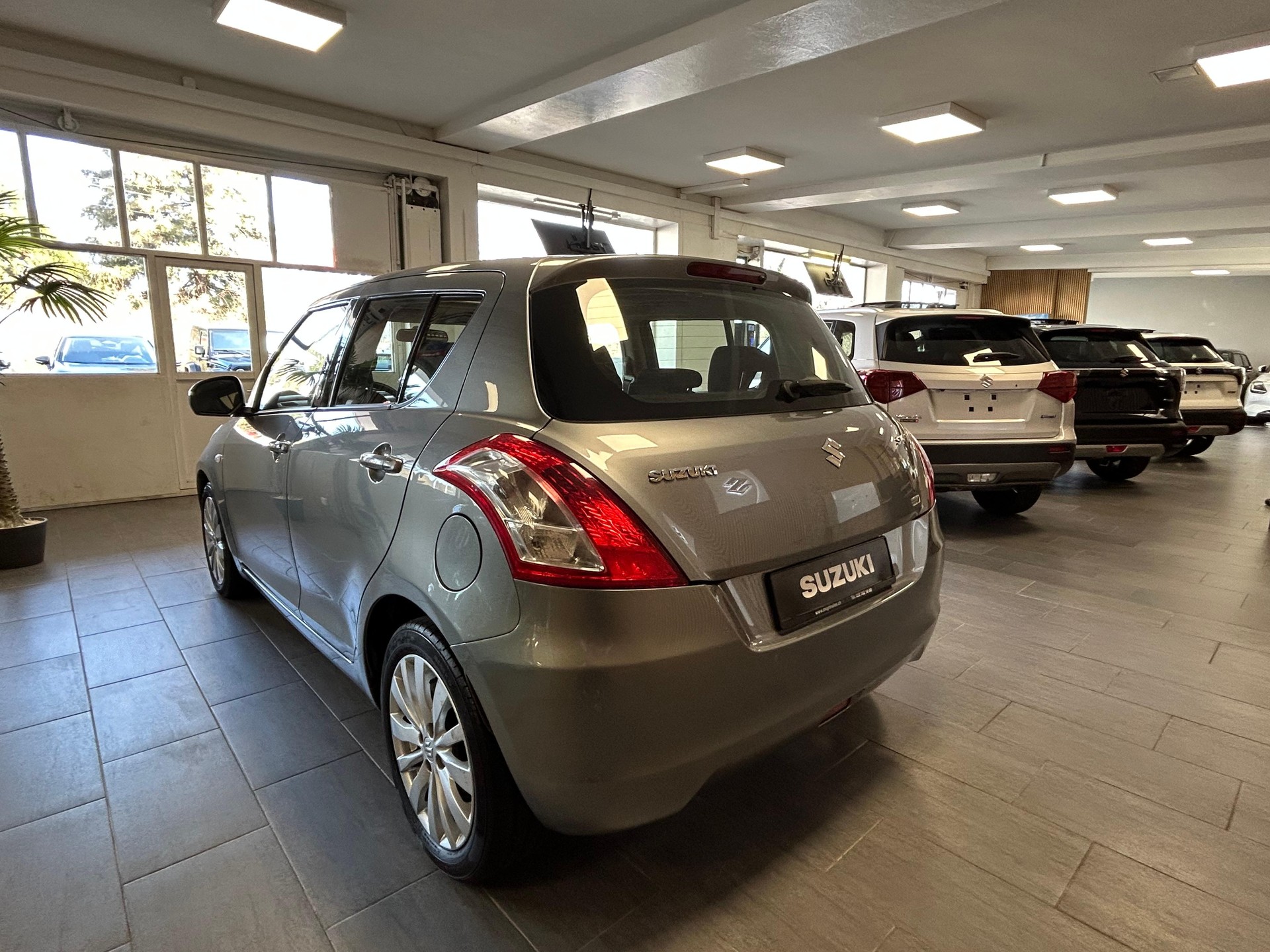 SUZUKI Swift 1.2 GL Top Indigo S/S-image-5