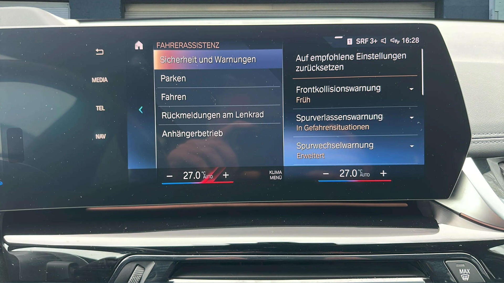 BMW New X1 xDrive 23d 48V M Sport mit AHK & Panoramadach-image-16