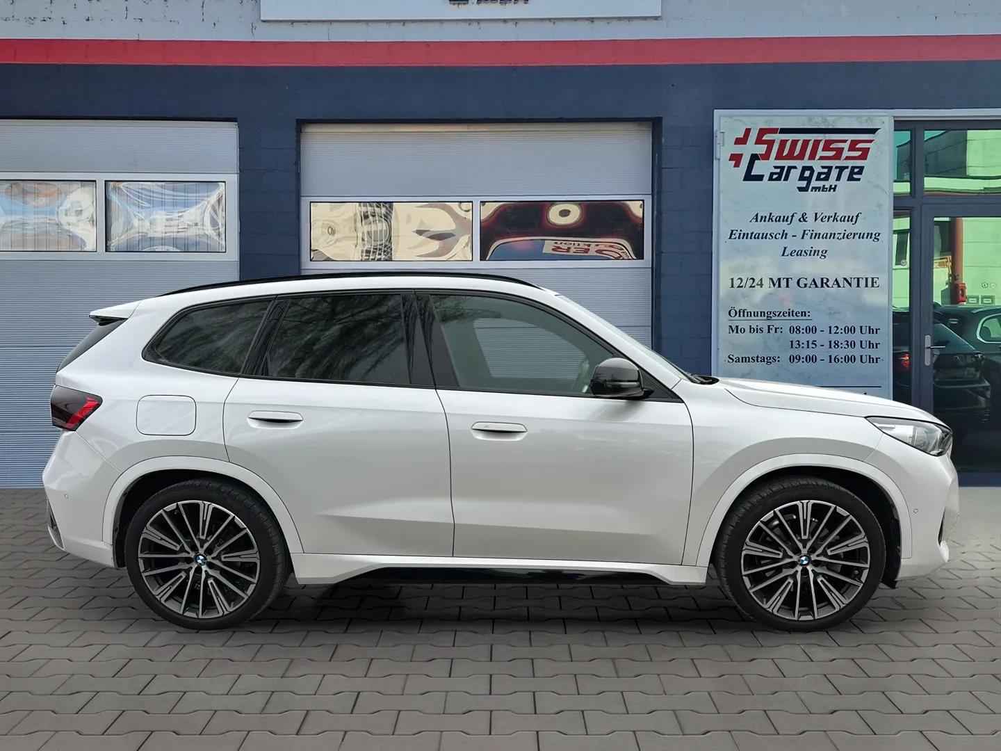 BMW New X1 xDrive 23d 48V M Sport mit AHK & Panoramadach-image-8