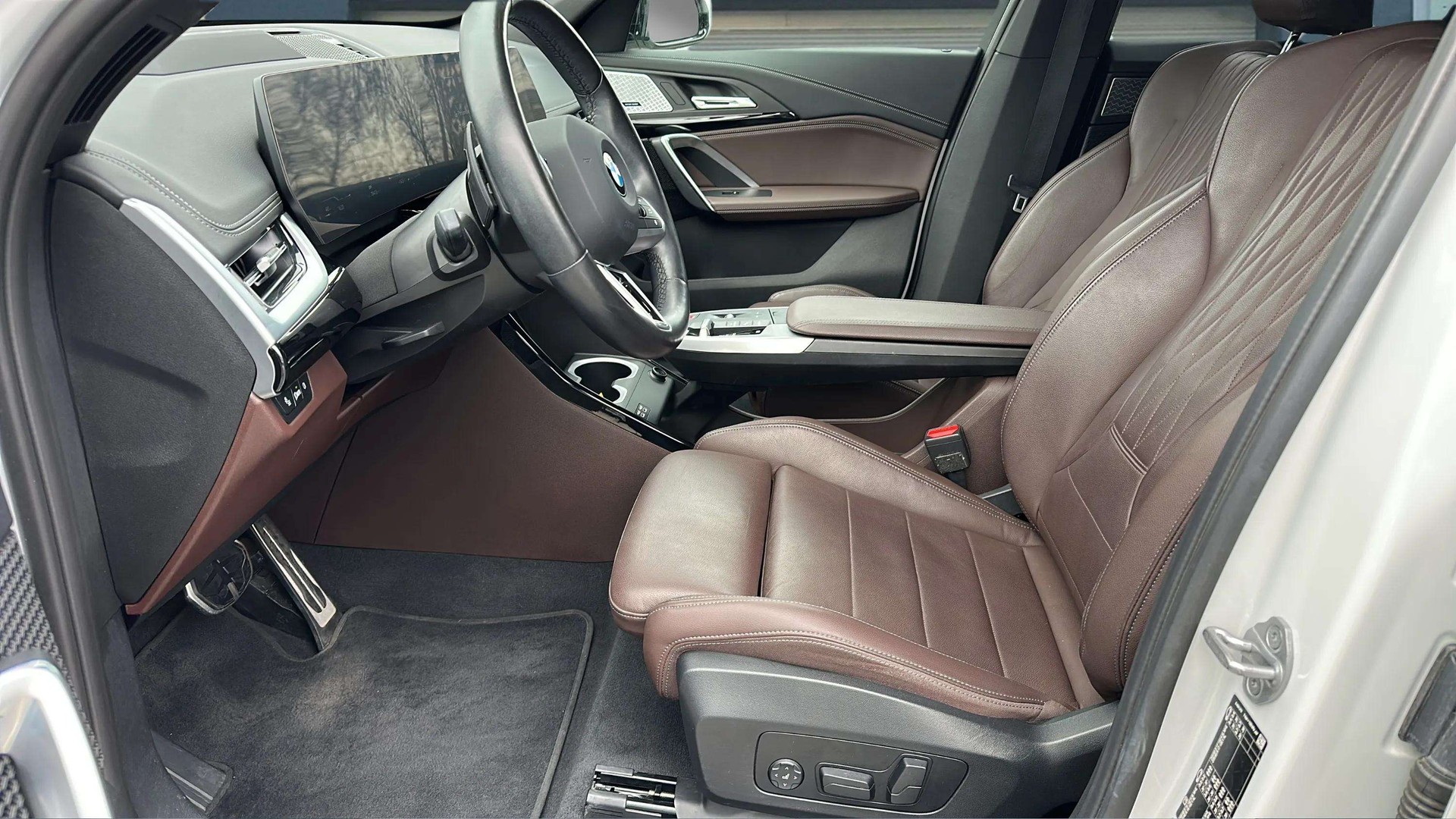 BMW New X1 xDrive 23d 48V M Sport mit AHK & Panoramadach-image-10