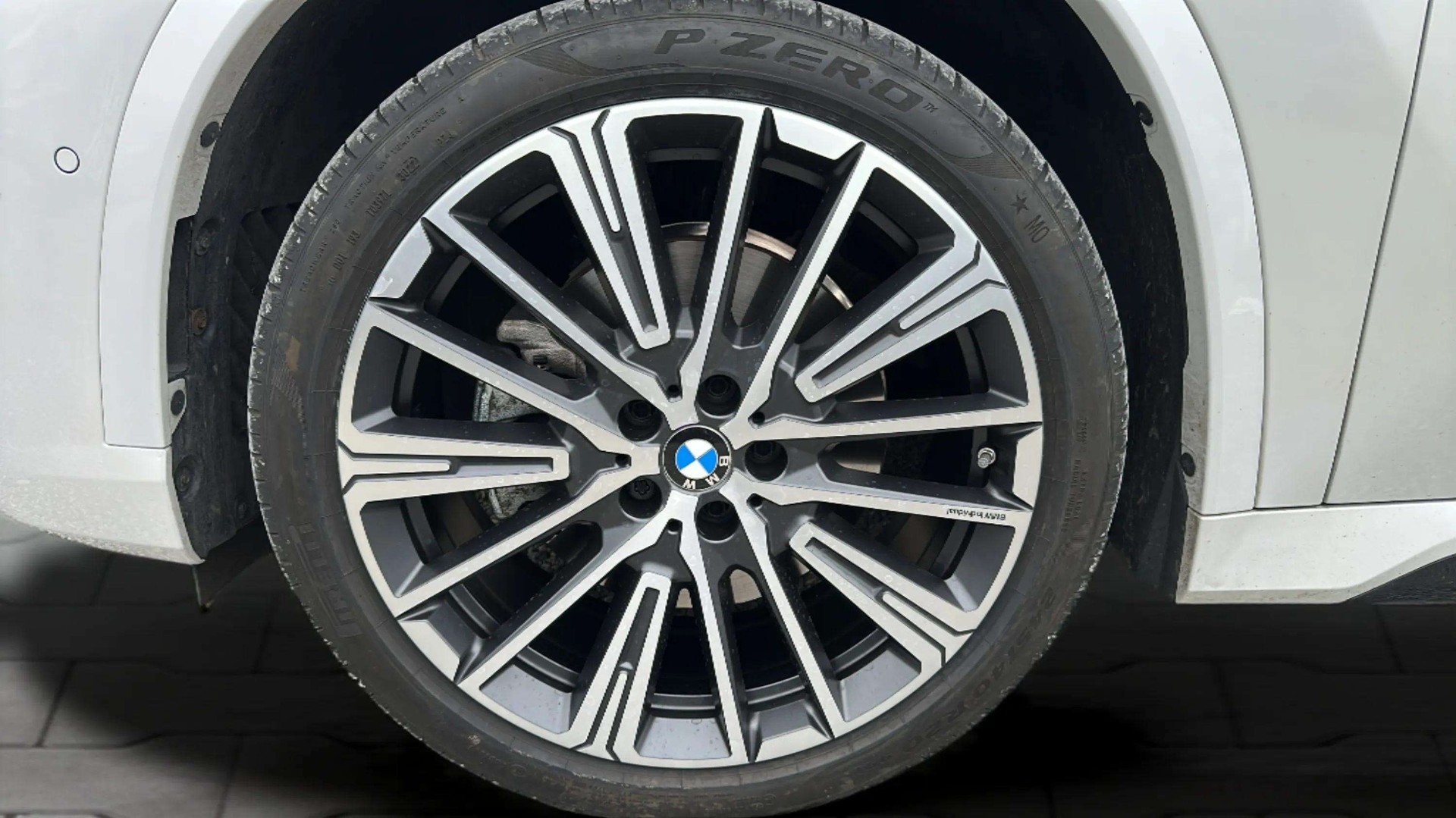 BMW New X1 xDrive 23d 48V M Sport mit AHK & Panoramadach-image-29