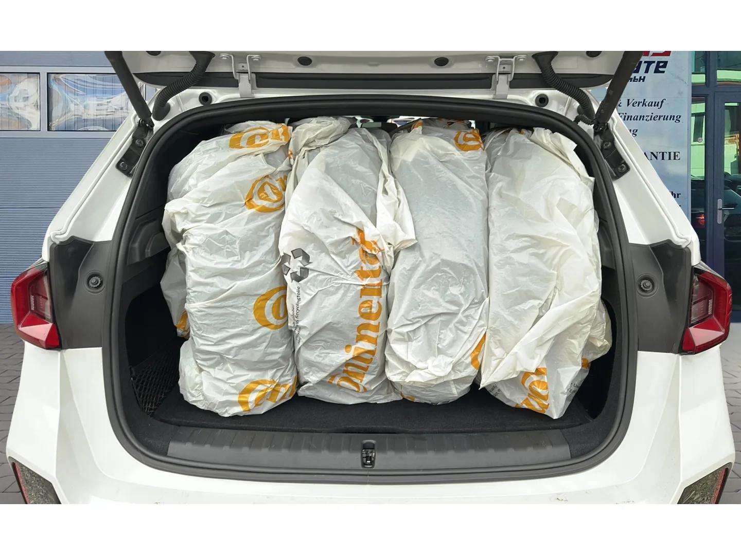 BMW New X1 xDrive 23d 48V M Sport mit AHK & Panoramadach-image-14