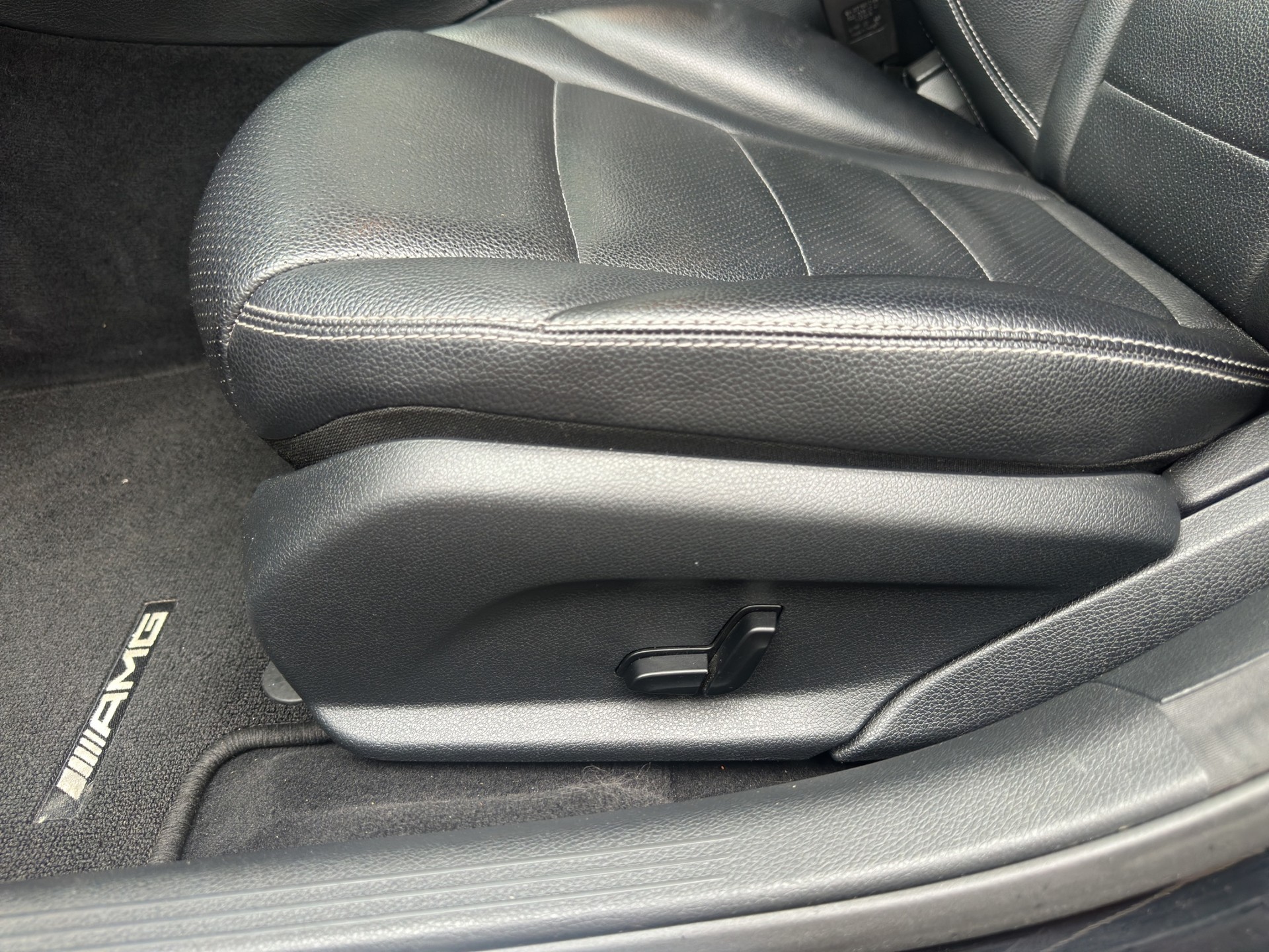 MERCEDES-BENZ C 200 AMG Line 4Matic 7G-Tronic-image-13